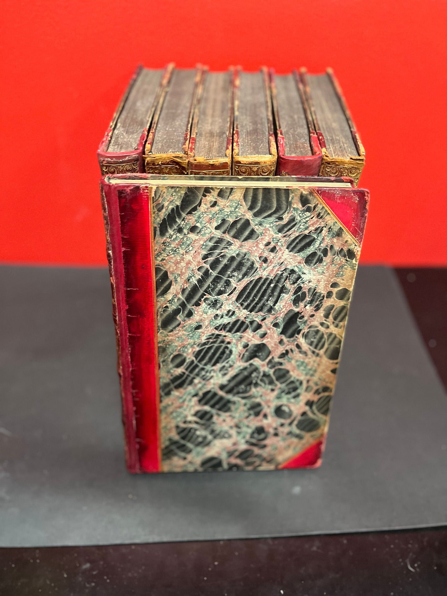 A Stunning set of seven leather bound 1833 - 1837 Gallery of portraits books good antique condition printed by William CLOWES wow set