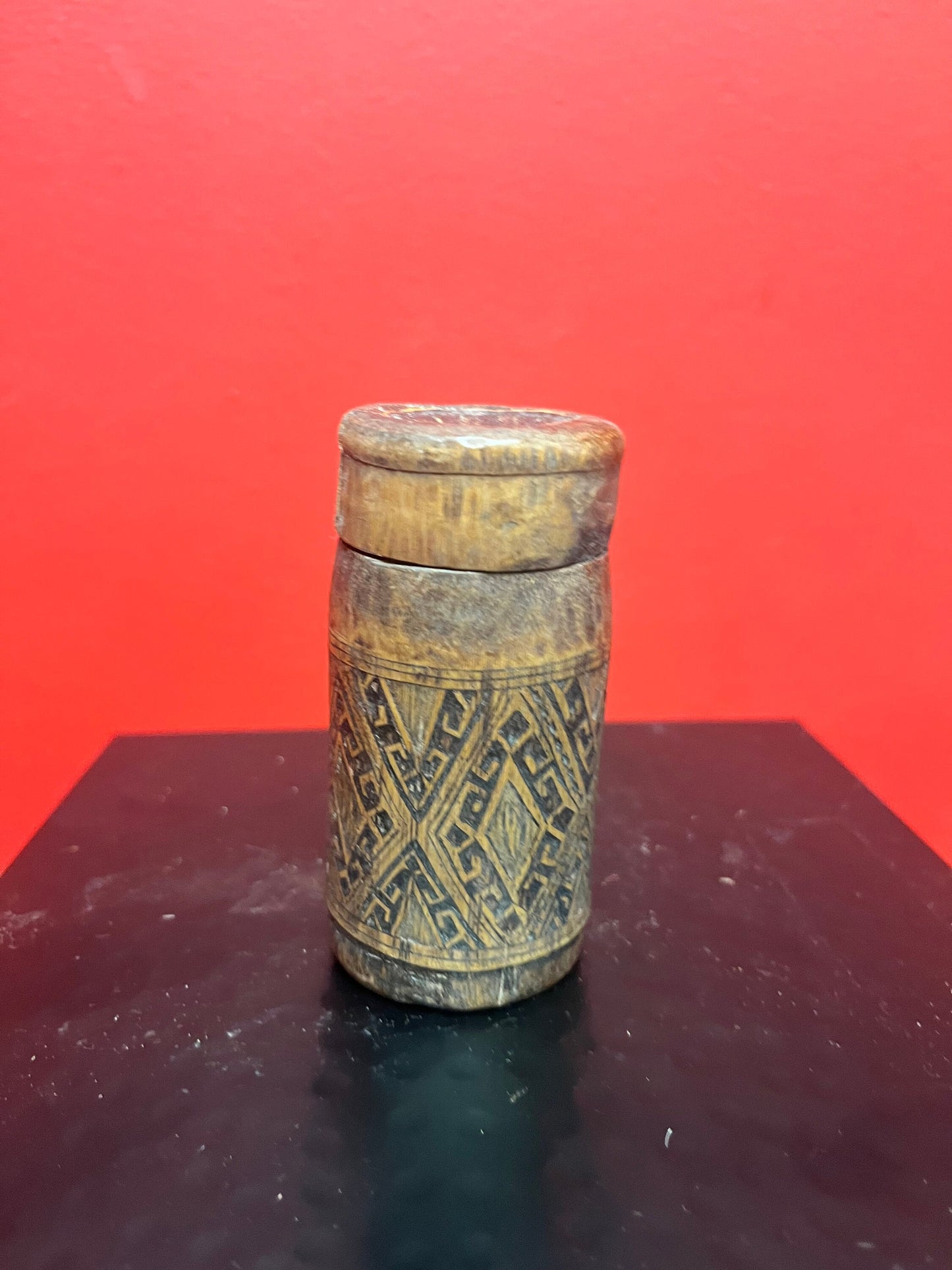 Lovely antique wooden cylinder box  - Very very old but a mystery piece 4 inches tall