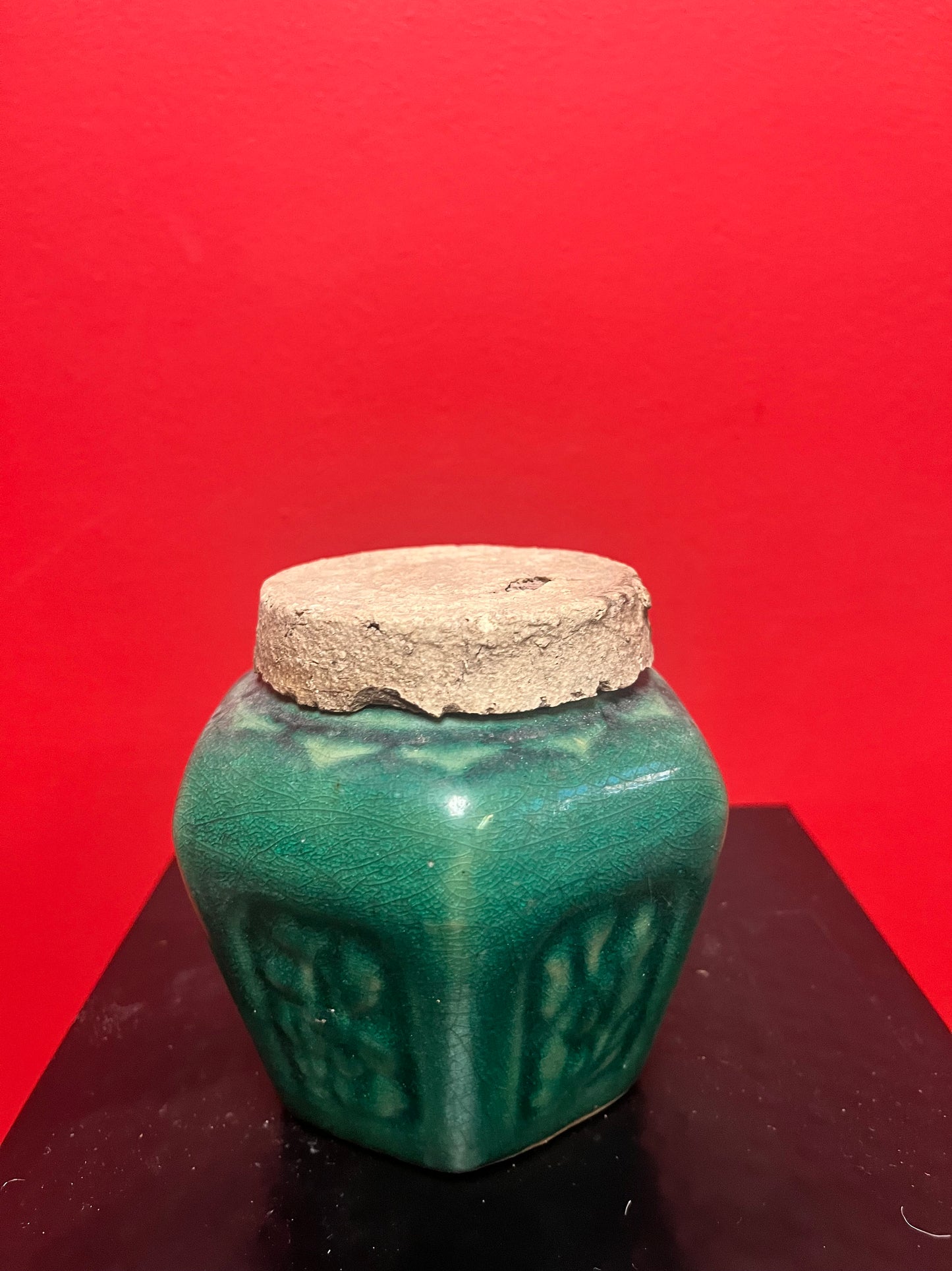 Lovely 5 inch tall Chinese ginger jar with original lid   Asian beauty