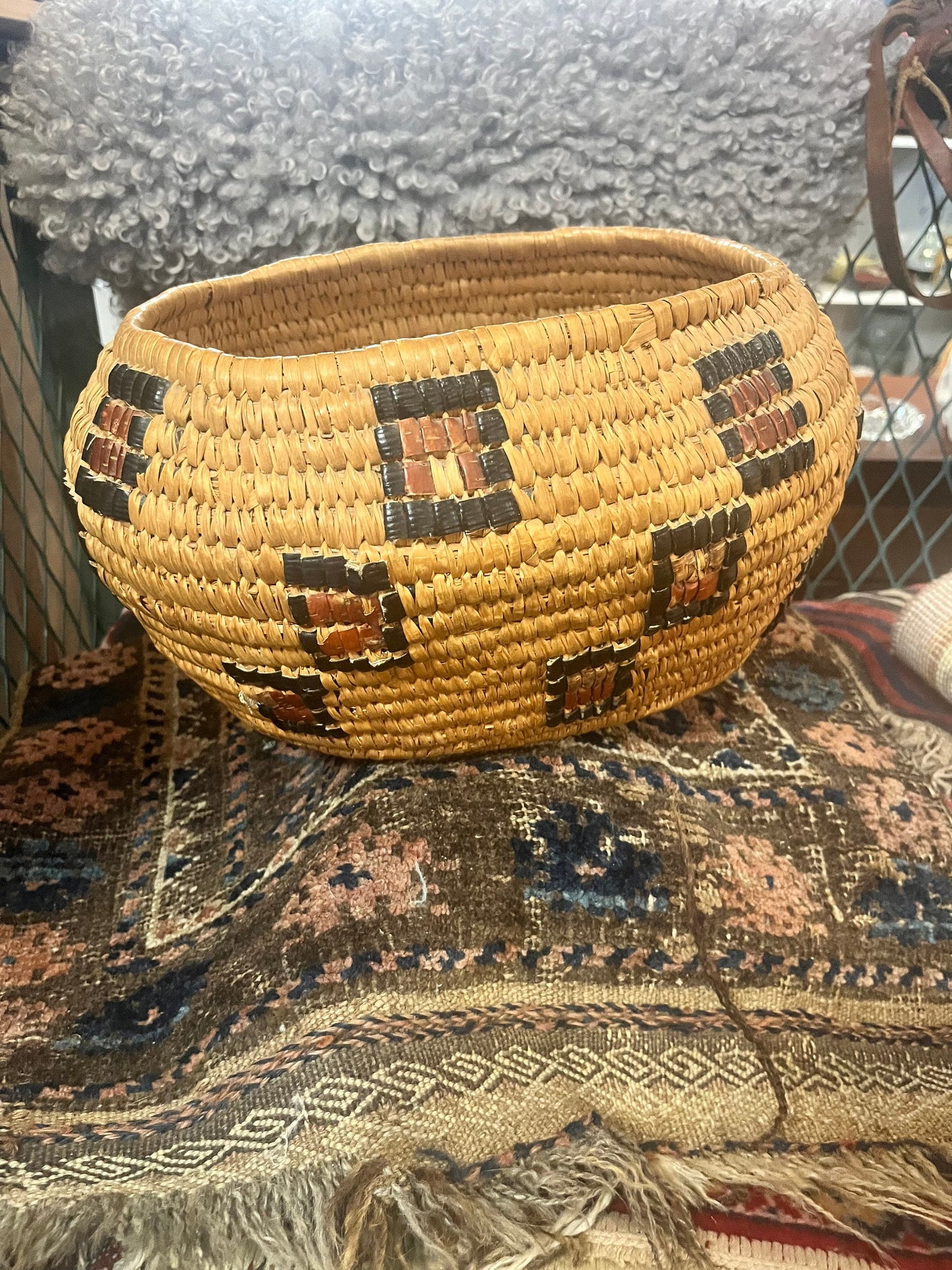 Stunning 8 x 10 x 8 tall antique indigenous first nations pacific northwest coast Salish basket good antique condition great value