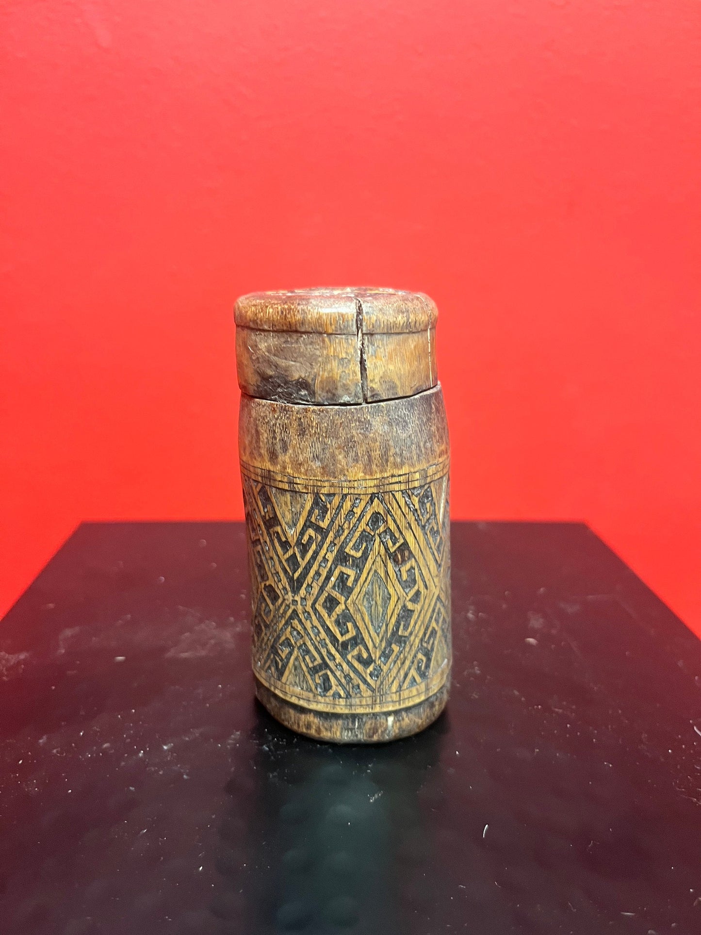 Lovely antique wooden cylinder box  - Very very old but a mystery piece 4 inches tall