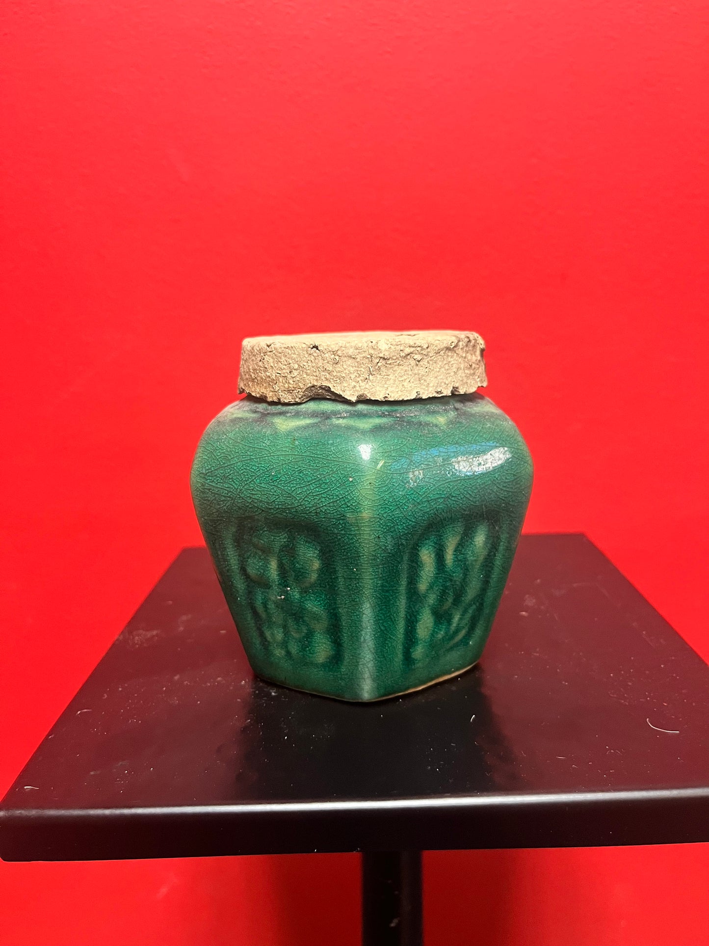 Lovely 5 inch tall Chinese ginger jar with original lid   Asian beauty