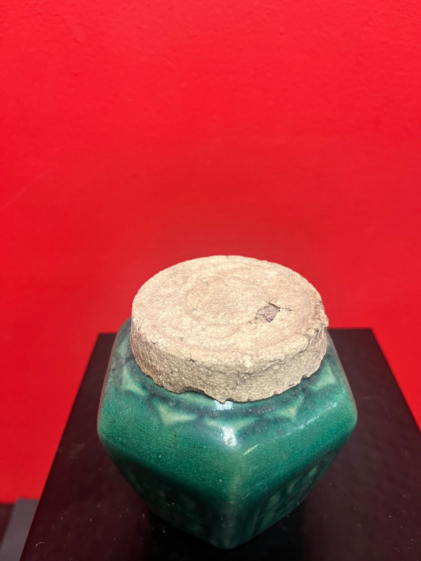Lovely 5 inch tall Chinese ginger jar with original lid   Asian beauty