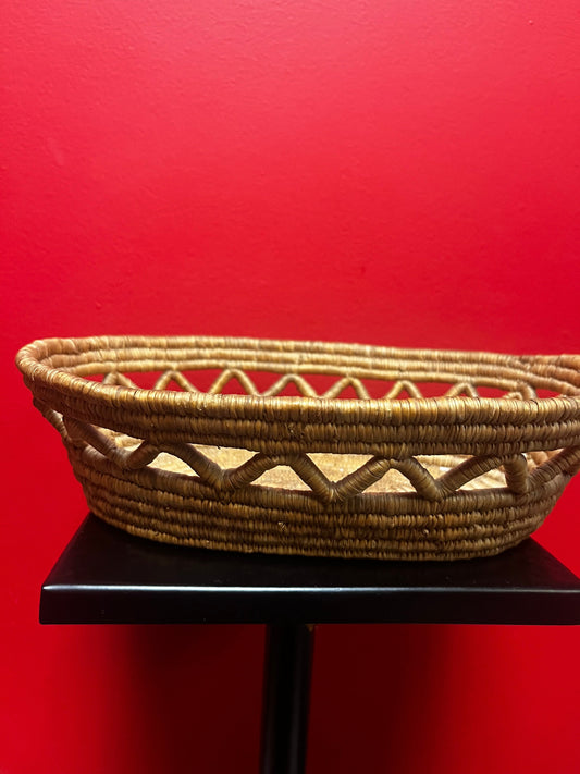 Beautiful Canadian vintage 10 x 8 x 3 high  indigenous First Nations basket  in great condition Value priced  unusual design -