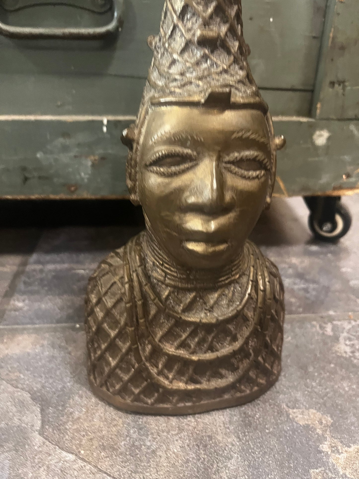 Absolutely fabulous authentic old African Benin bronze bust great patina and quality wow
