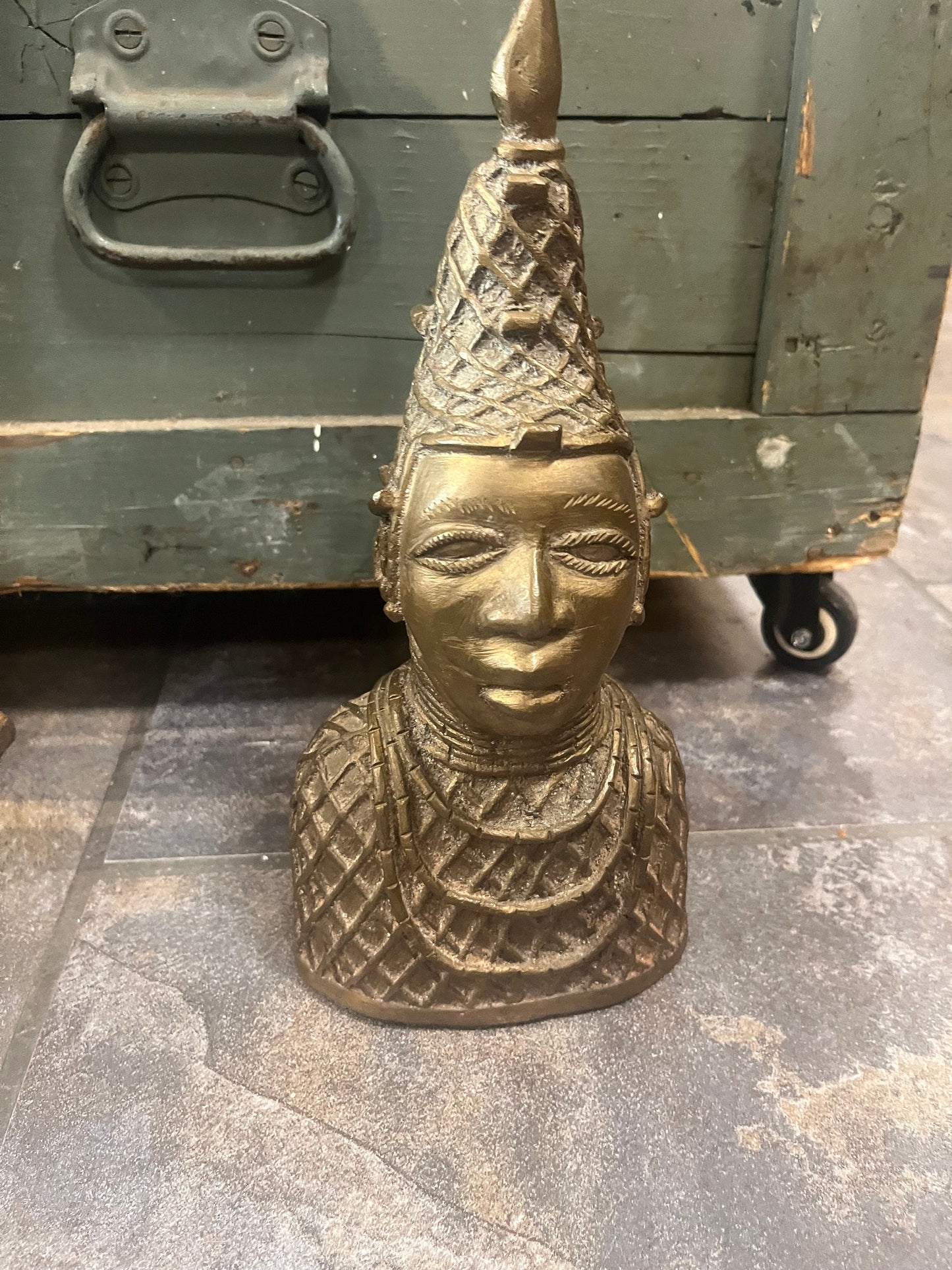 Absolutely fabulous authentic old African Benin bronze bust great patina and quality wow