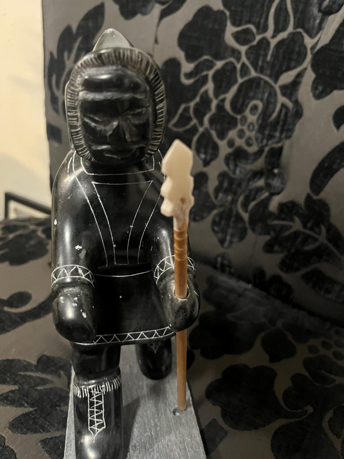 Stunning indigenous Inuit signed 9 inch tall statue of a man wow great condition