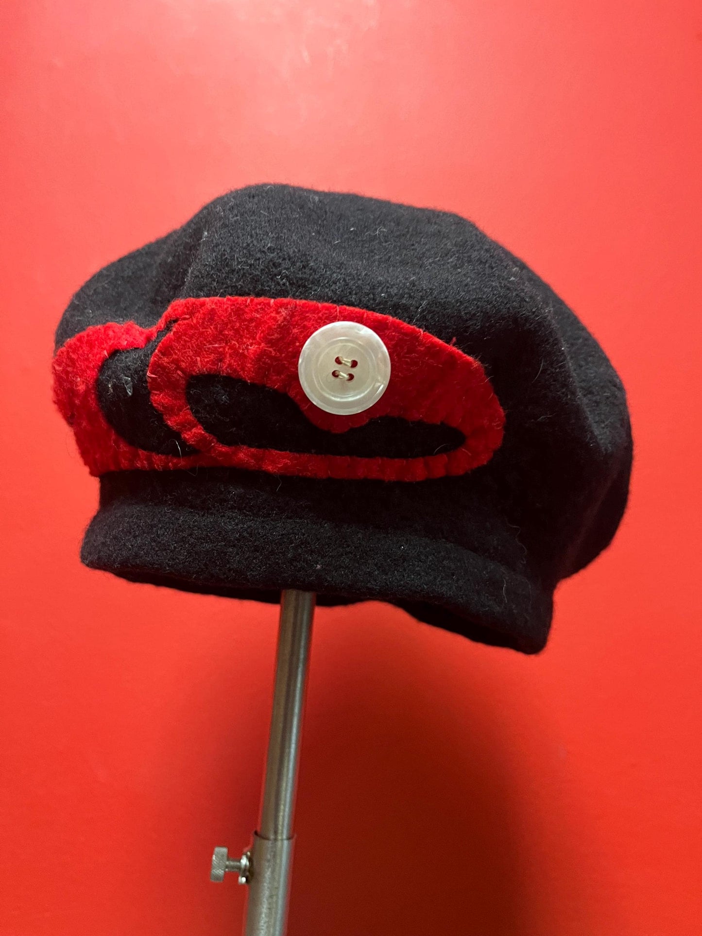 Lovely indigenous  Haida button blanket hat  8 inches across  Fits medium to large head great condition - good value