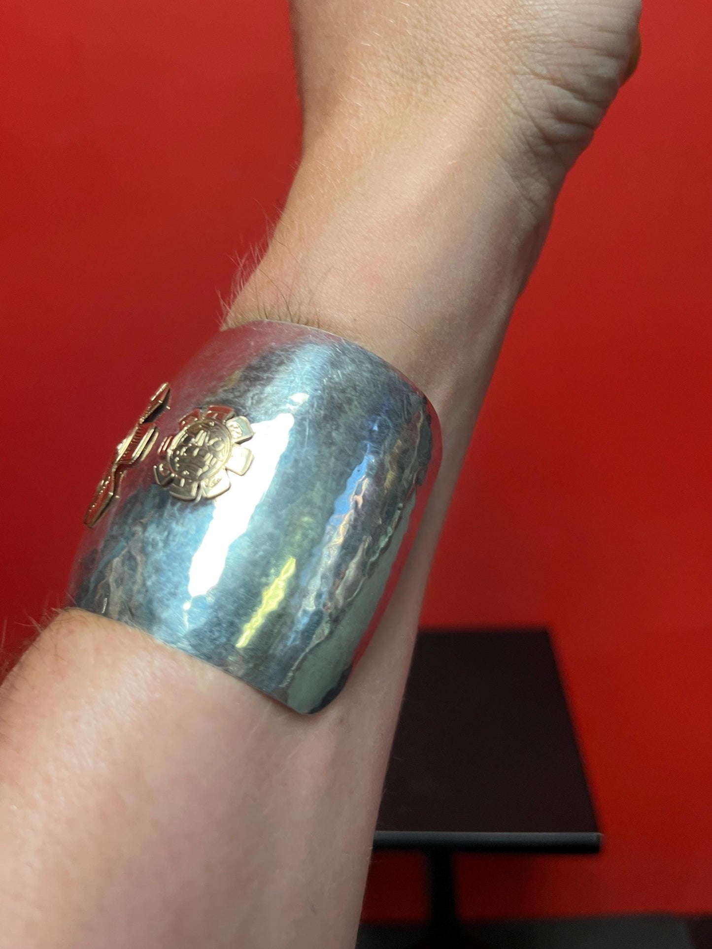 Magnificent signed heavy sterling and gold sun mask cuff indigenous First NationsNorthwest Coast 2 1/4 wide and 2 high, 7 circumference