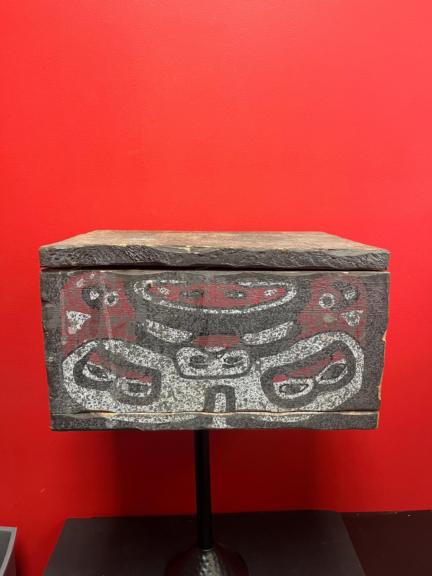 Museum quality stunning 16 x 11 x 9 high authentic indigenous first nations Haida ceremonial box wonderful imagery and amazing value