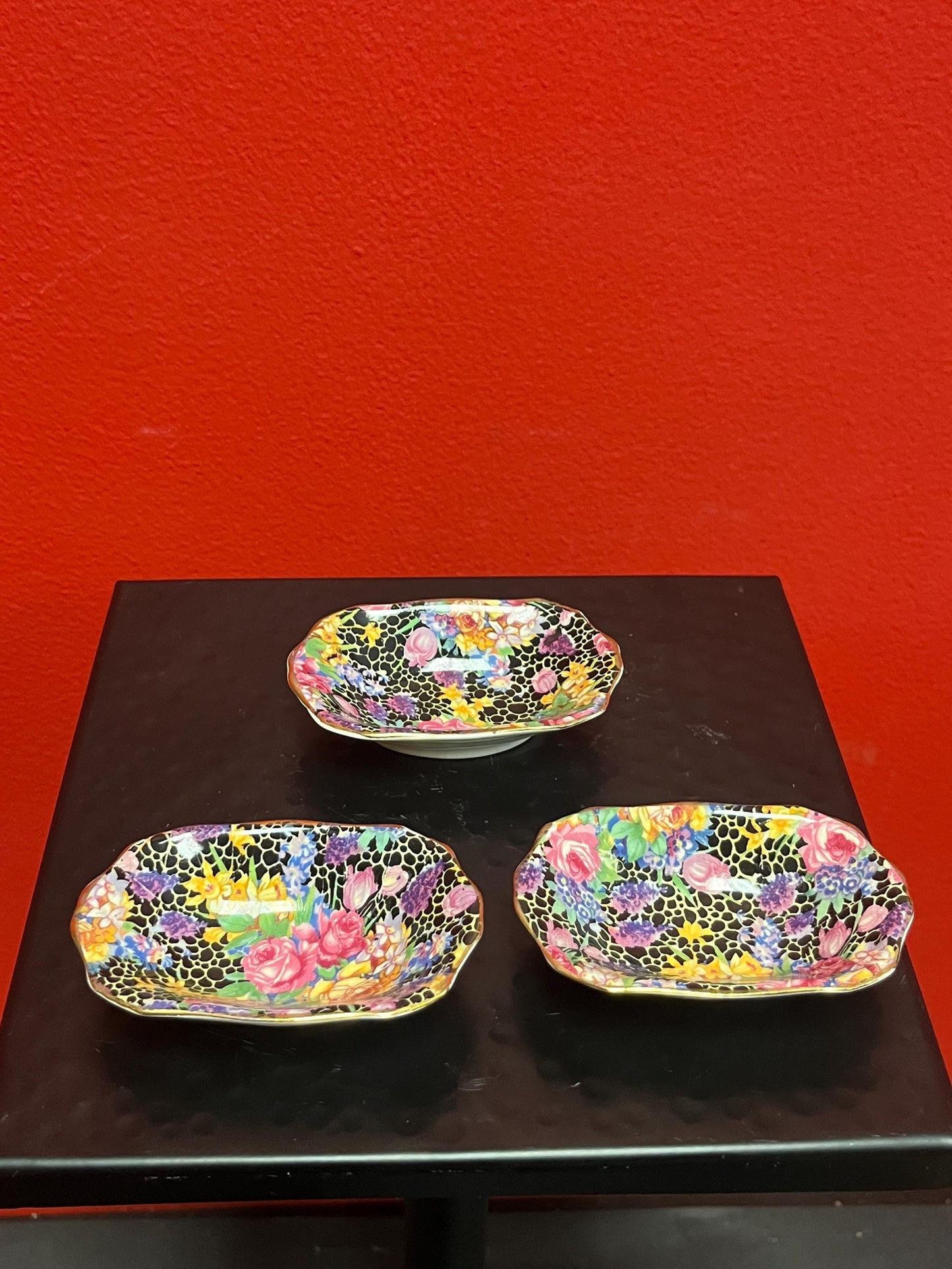 Set of three royal Winton chintz 3 inch long nut dishes in good condition price for all great value