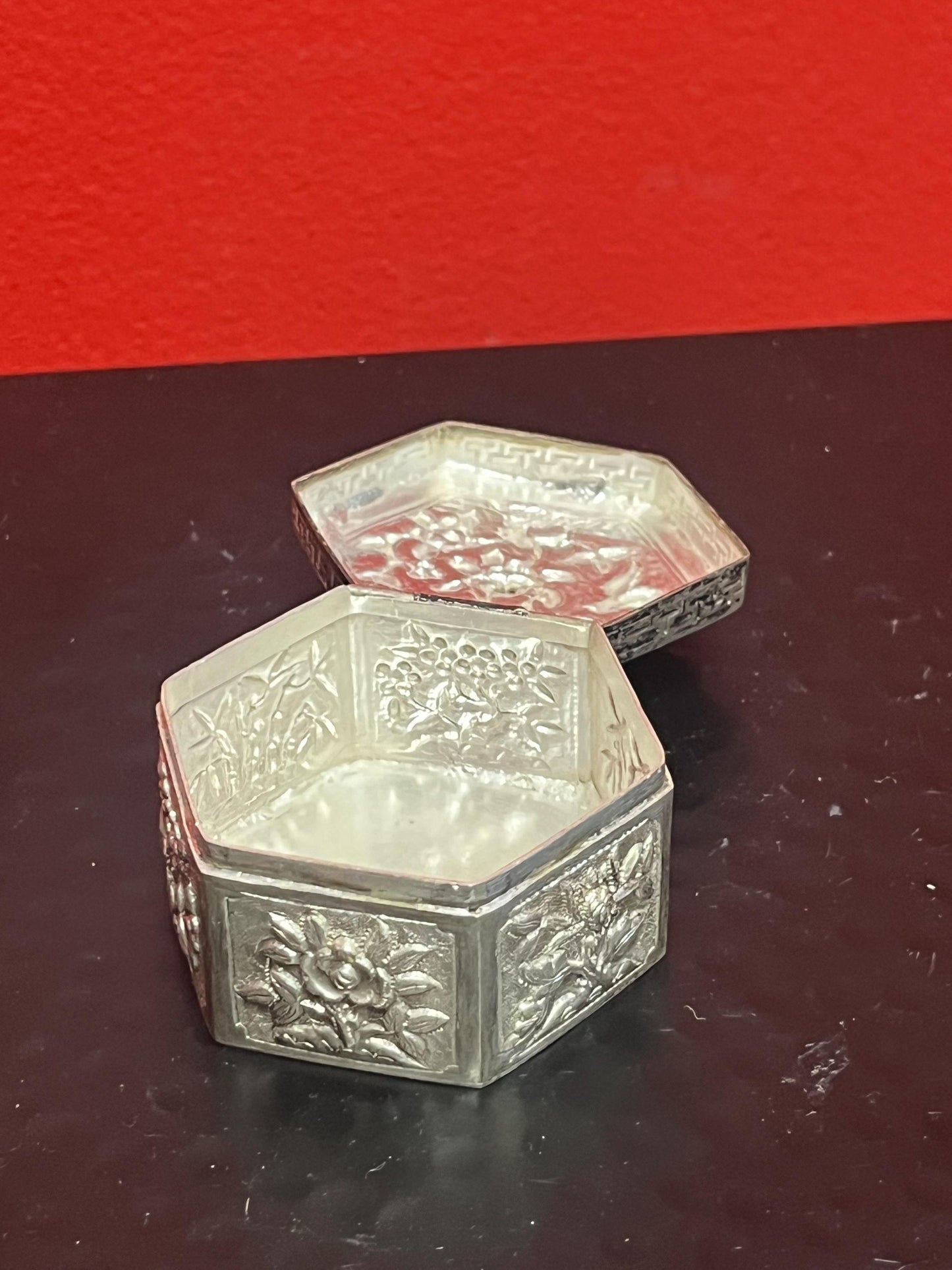 2.5 x 1.5 inch high Chinese silver box with great imagery signed on bottom