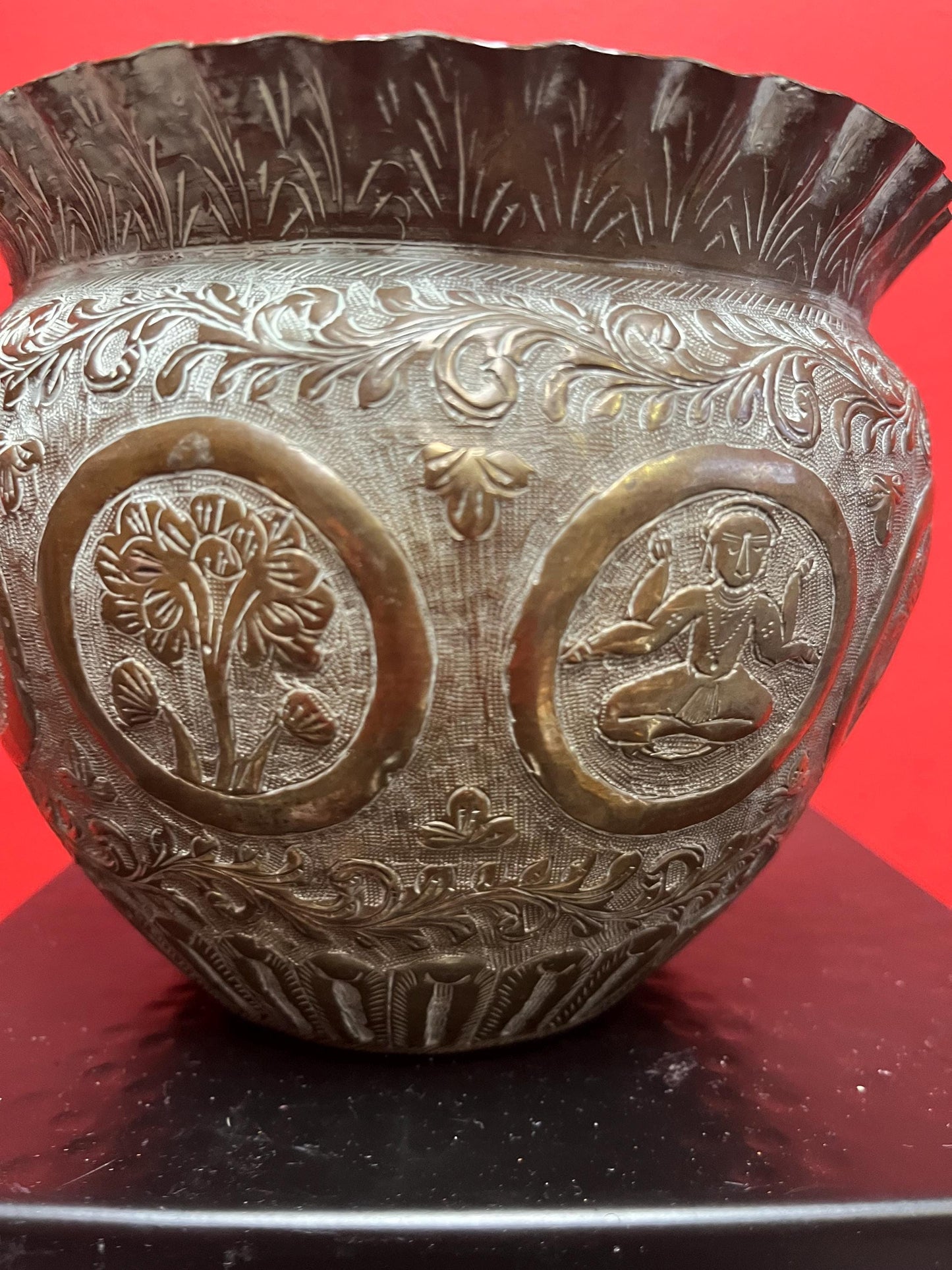 Beautiful 6 x 5 high antique Indian brass planter pot wonderful detail and quality with an amazing patina wow the imagery