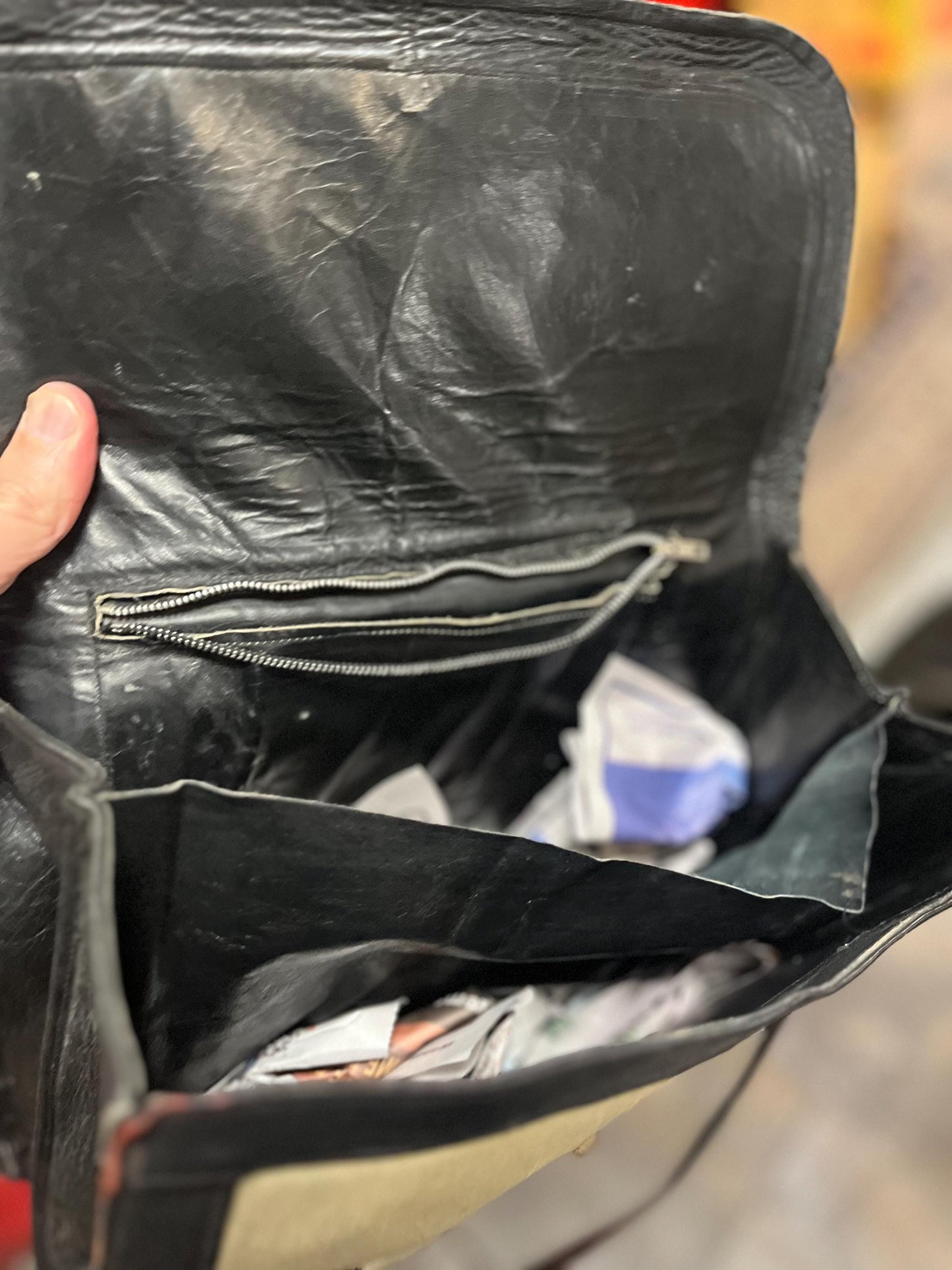 17 x 12 x 3 thick fabulous vintage cowhide and leather handbag with butterfly latch great condition for age great to use or gift wow