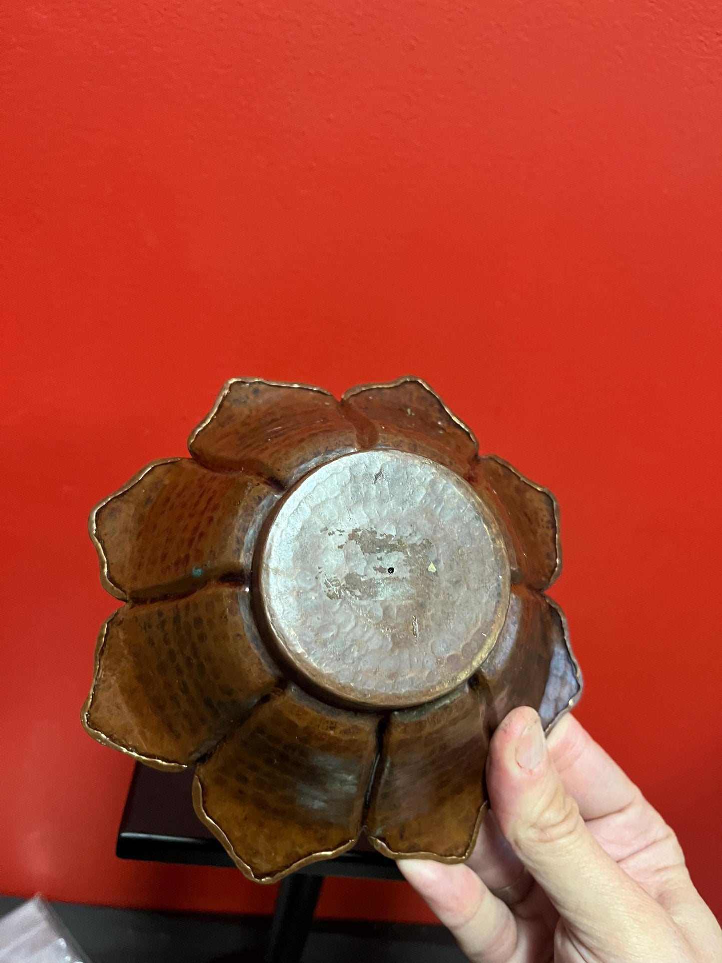 Antique 7 x 2“ tall copper hammered leaf shaped bowl useful and wonderful decor wow