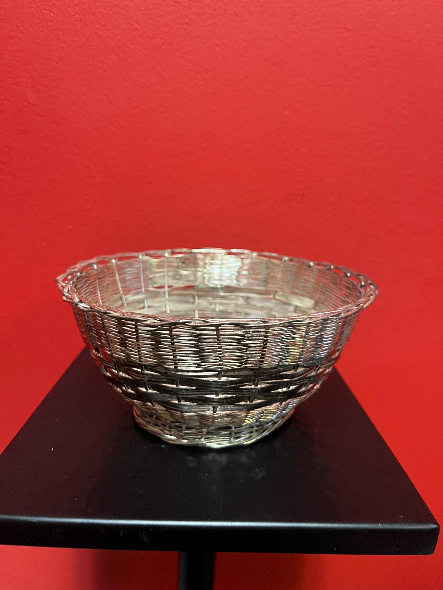 Beautiful 7 x 3 tall English silver plated basket wonderful gift