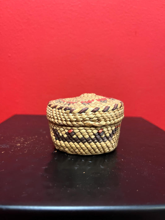 Exceptional 2.55 inch indigenous first nations Pacific Northwest Coast lidded  basket with whale hunting scene.  beautiful condition
