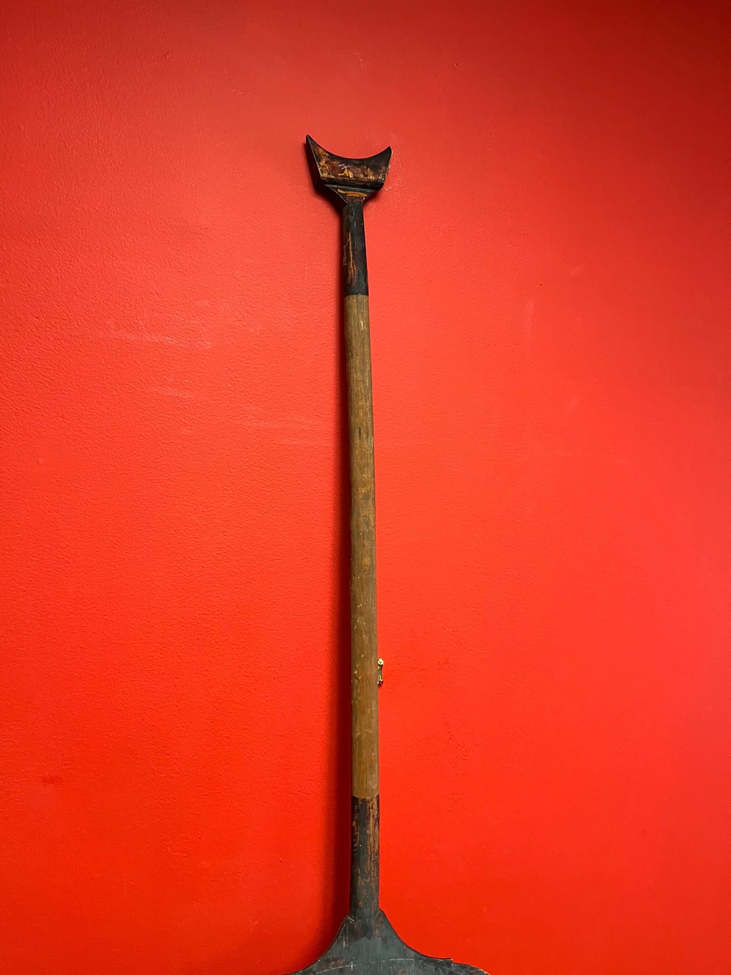 Wonderful museum quality 52 x 12  antique authentic oceanic paddle in the shape of a fish  small damage on side  amazing patina  wow