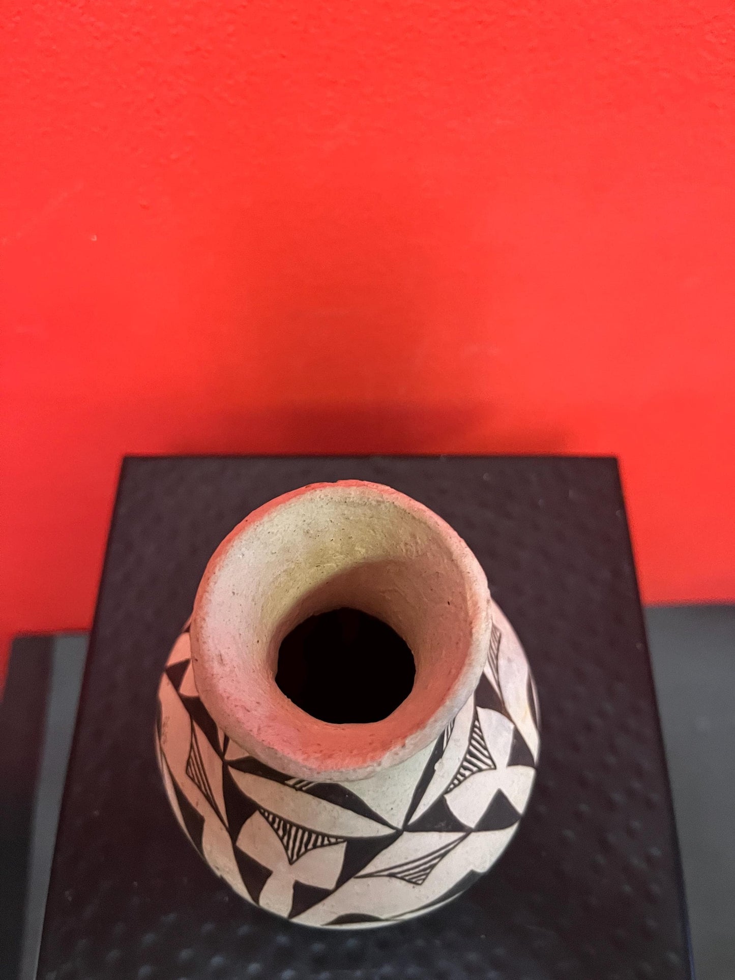 Beautiful ACOMA  New Mexico antique pottery vase  lovely design and great condition  value priced