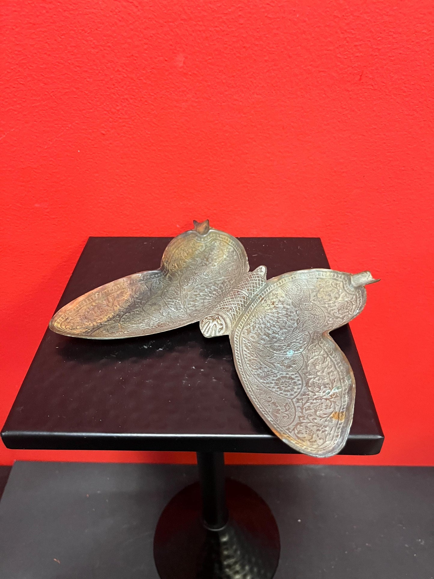 Lovely Asian bronze 6 x 7“ wide butterfly dish  or ashtray   amazing patina  cool gift