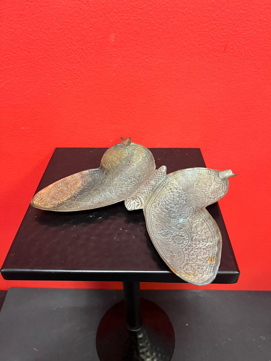 Lovely Asian bronze 6 x 7“ wide butterfly dish  or ashtray   amazing patina  cool gift