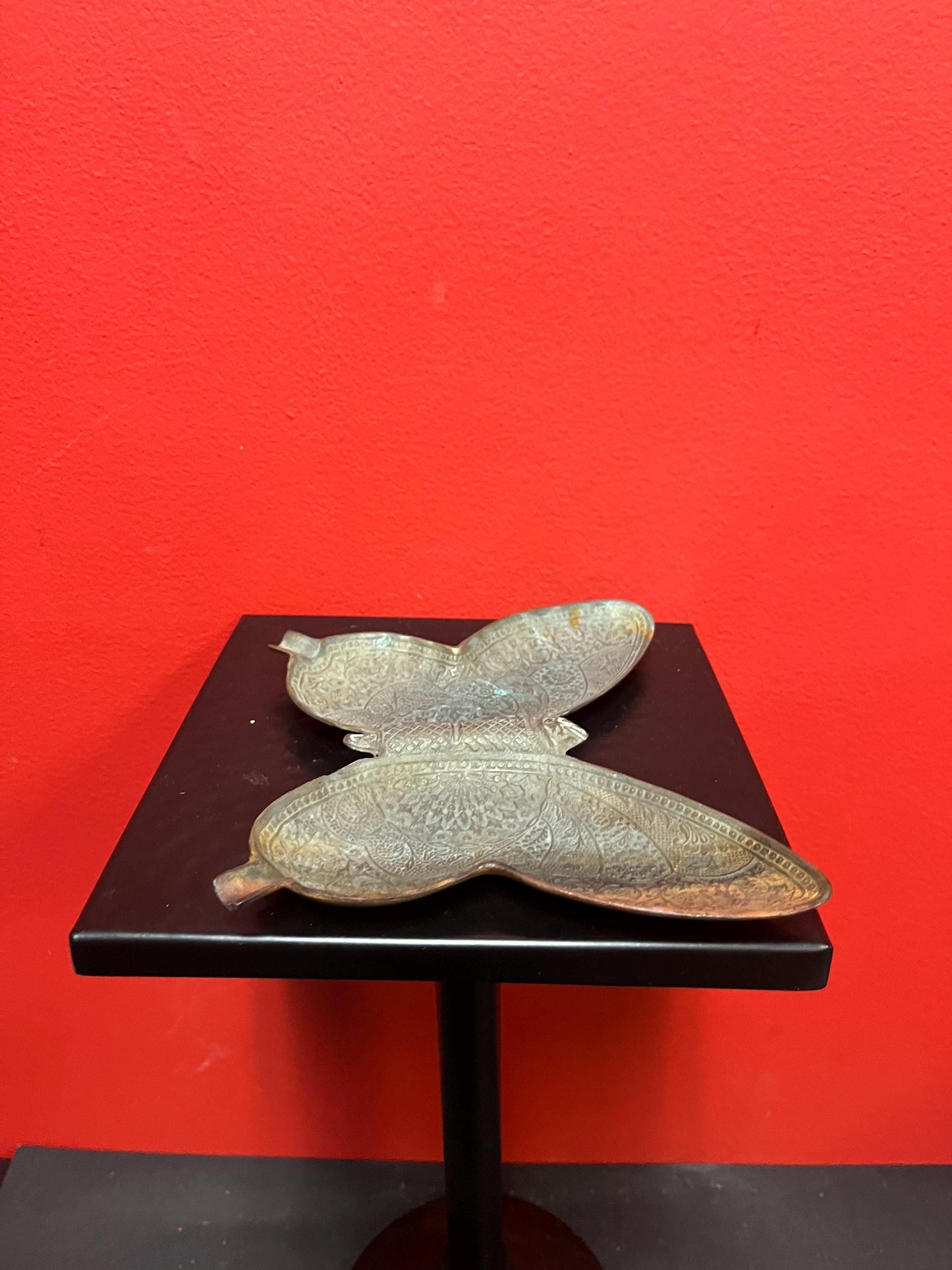 Lovely Asian bronze 6 x 7“ wide butterfly dish  or ashtray   amazing patina  cool gift