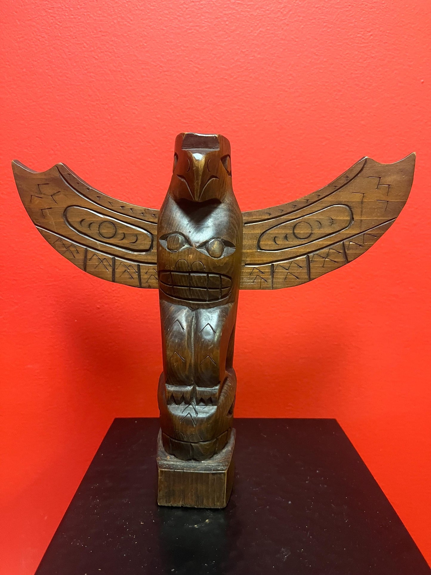 Lovely 9 x 10 wide indigenous first nations pacific north west Coast unsigned cedar totem pole with wings  great condition  amazing value