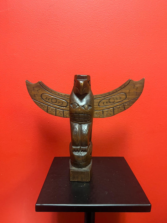 Lovely 9 x 10 wide indigenous first nations pacific north west Coast unsigned cedar totem pole with wings  great condition  amazing value