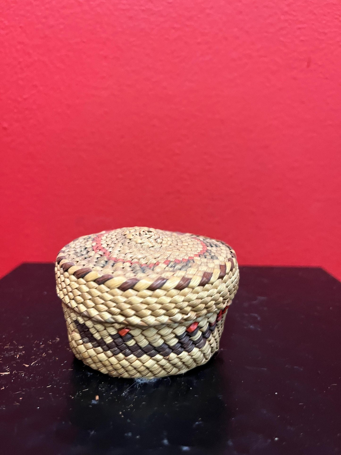 Exceptional 2.55 inch indigenous first nations Pacific Northwest Coast lidded  basket with whale hunting scene.  beautiful condition
