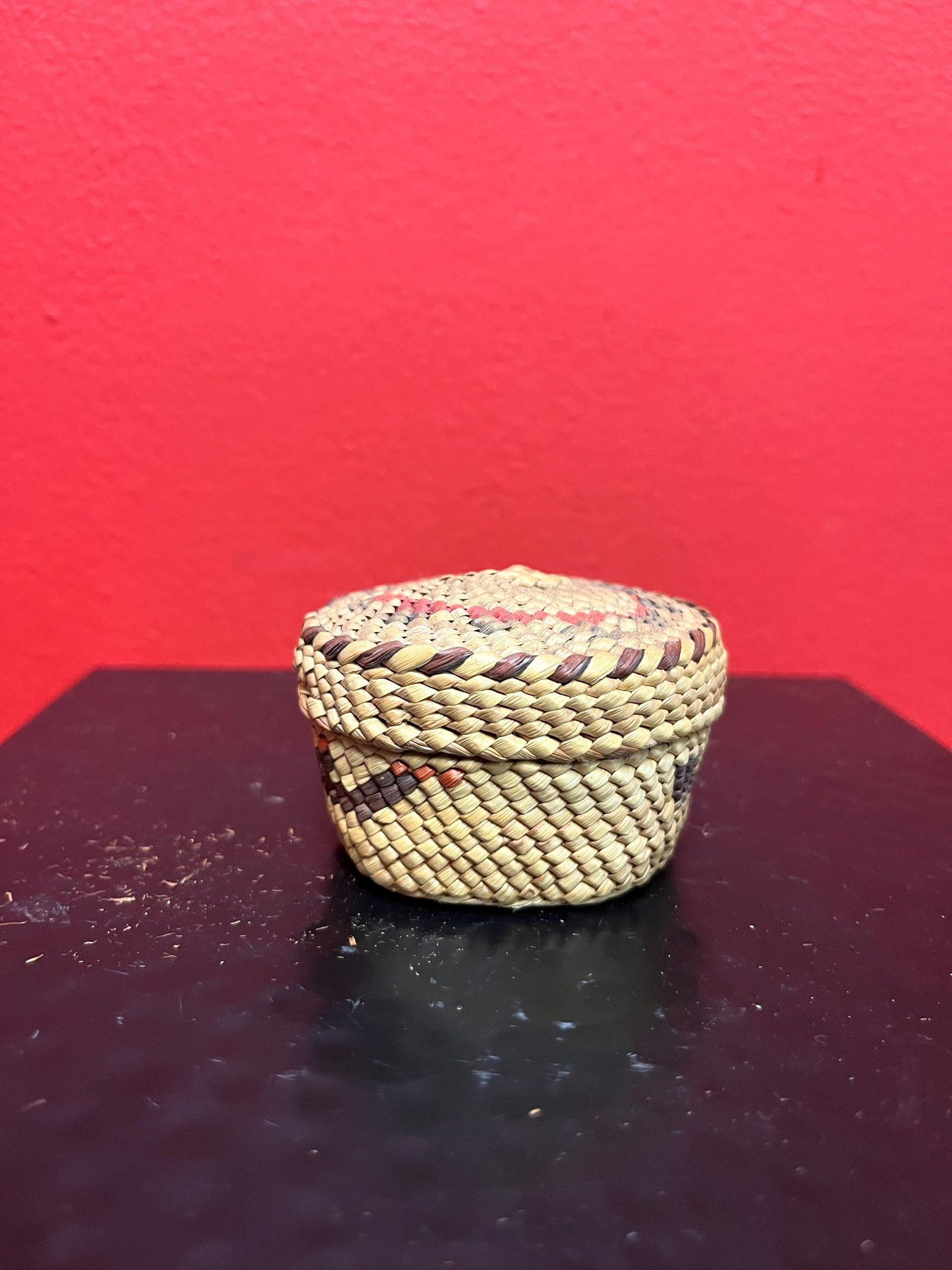 Exceptional 2.55 inch indigenous first nations Pacific Northwest Coast lidded  basket with whale hunting scene.  beautiful condition