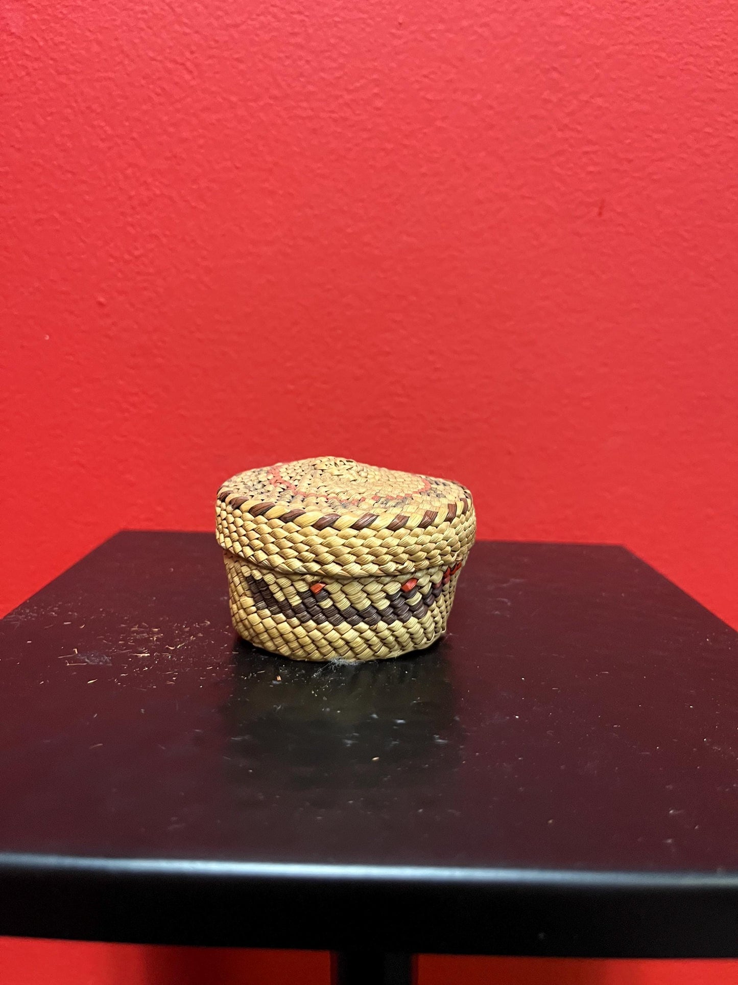 Exceptional 2.55 inch indigenous first nations Pacific Northwest Coast lidded  basket with whale hunting scene.  beautiful condition