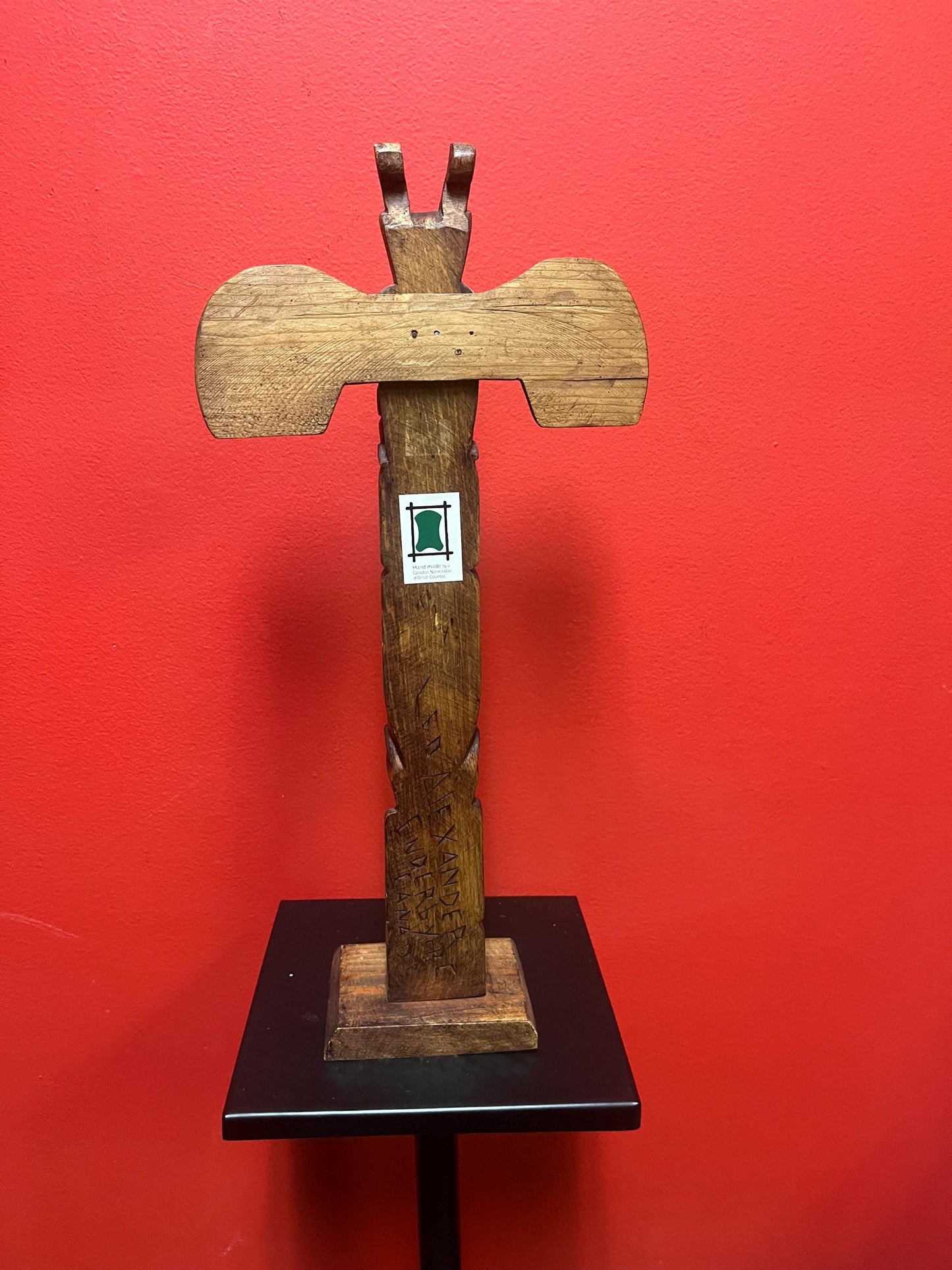 17 x 8“ wide signed Leo Alexander vintage cedar totem pole with great detail  indigenous first nations Pacific northwest coast