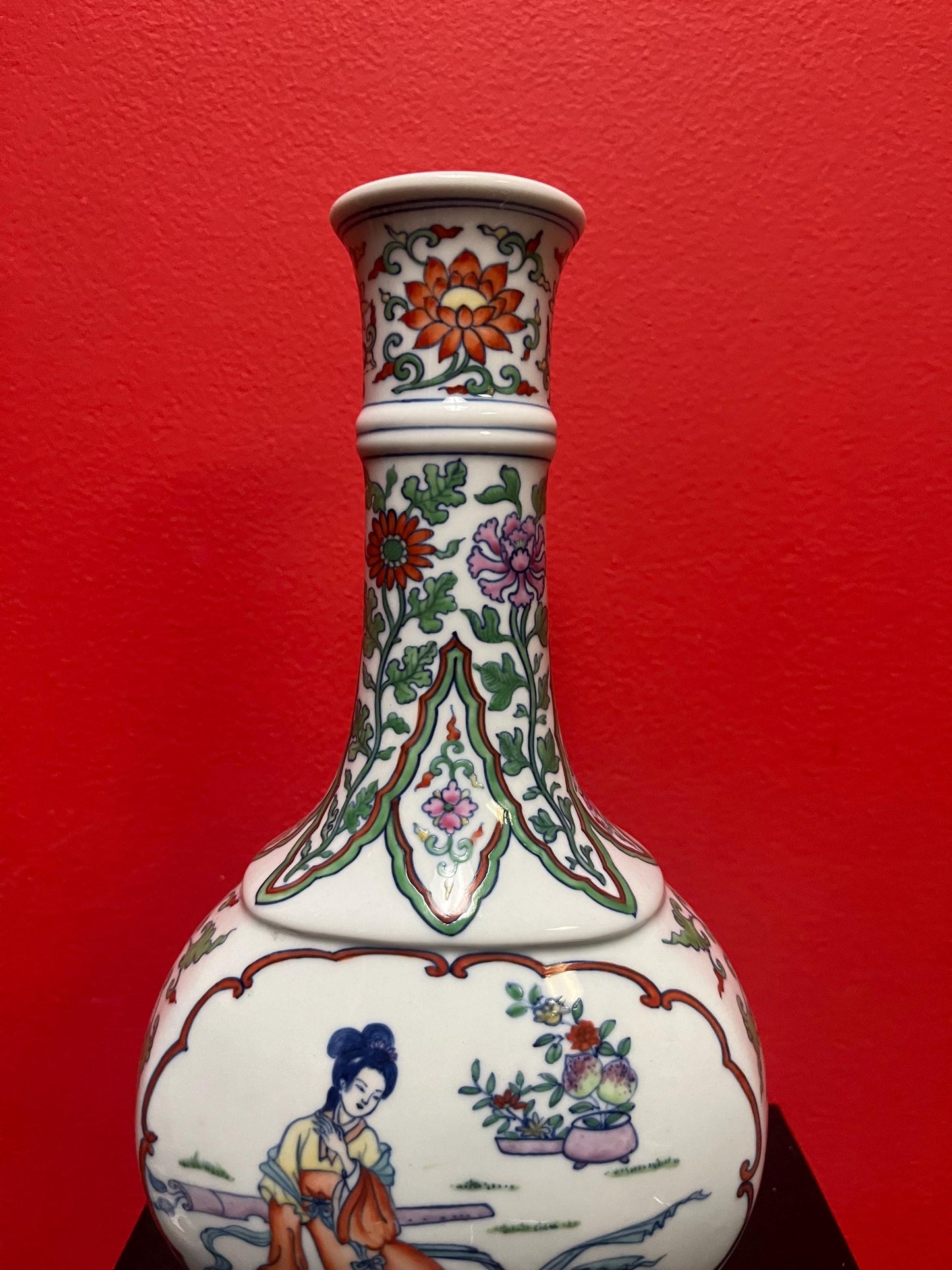 Lovely 10 inch tall signed Chinese porcelain vase with great unusual shape