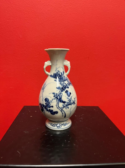 Stunning 5.25 inch 19th century Chinese porcelain vase - as is see photos  great example