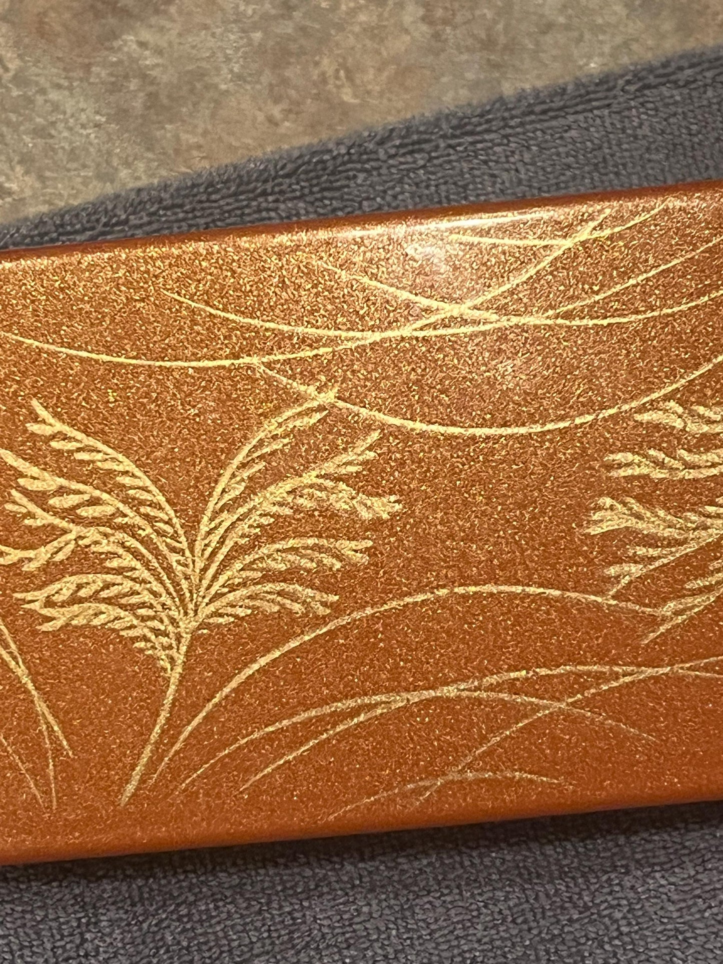 Funky Asian signed box 6 x 3 x 2“ high vintage plastic cool look great price