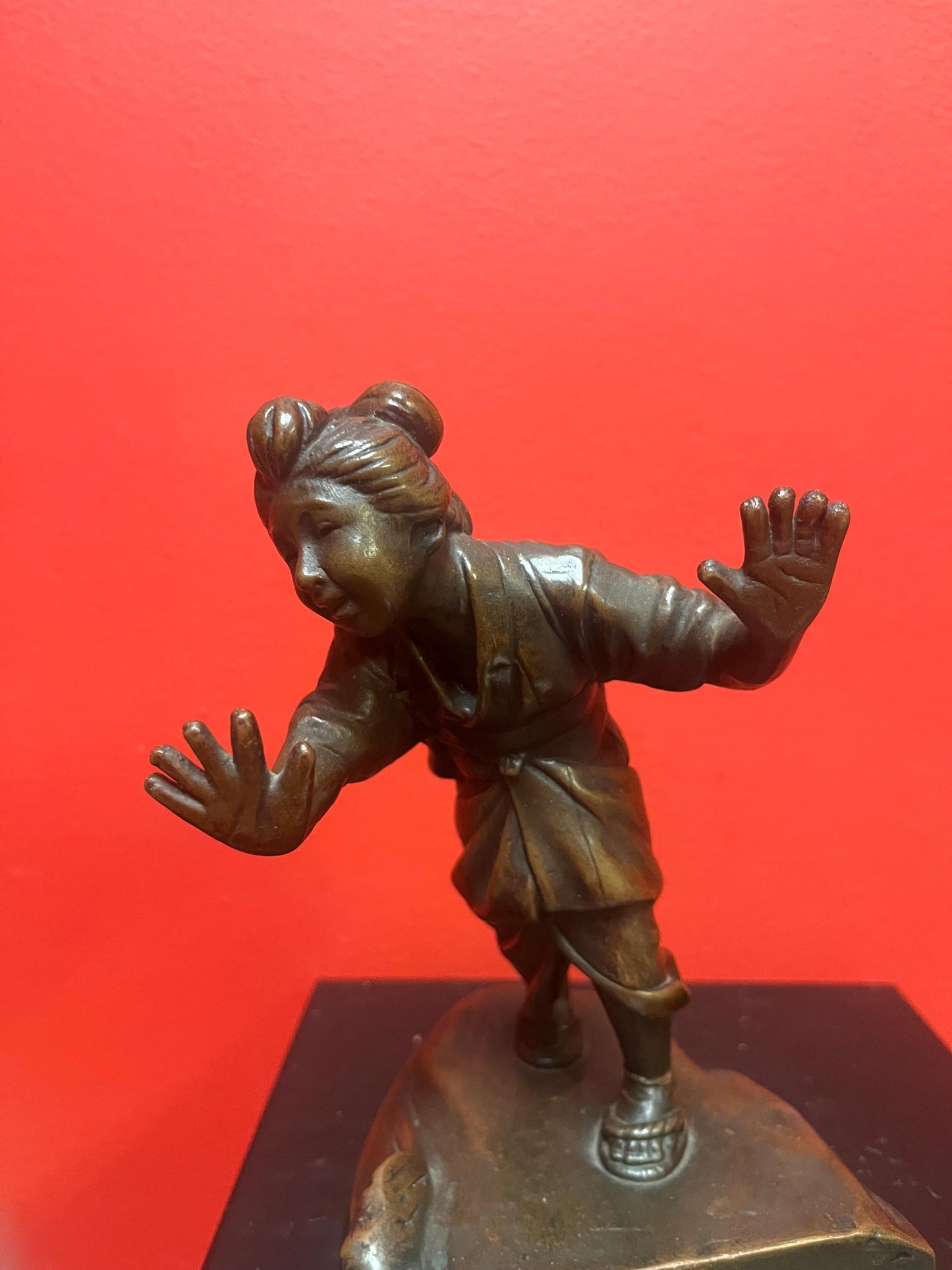Beautiful 7 inch tall Japanese bronze statue of a lady great patina and detail and perfect for holding up Books