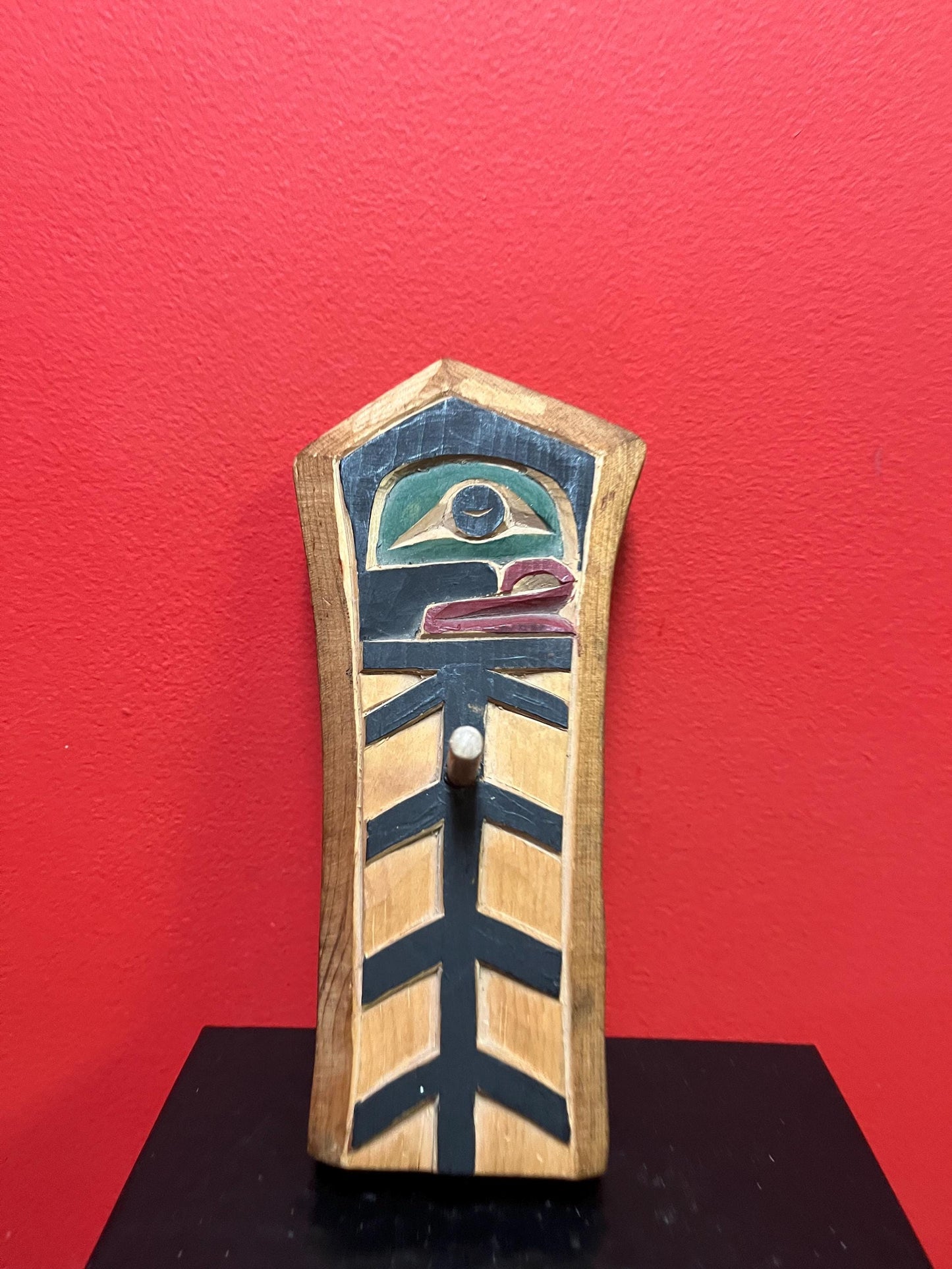 Beautiful indigenous first nations, Pacific Northwest Coast 9 inch frog plaque key holder — Unusual and needs hanger — unsigned