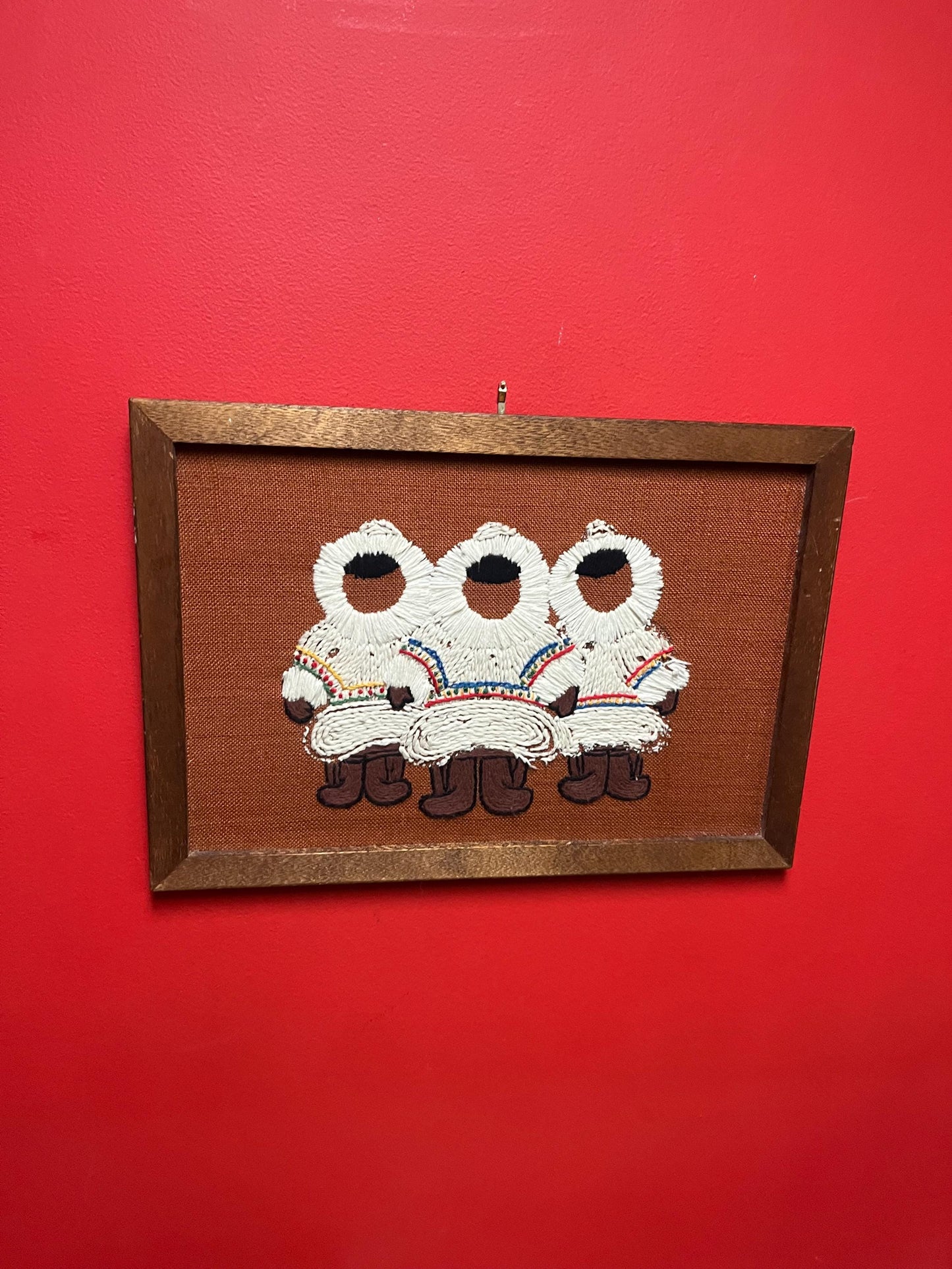 Beautiful Inuit woven Eskimo picture -vintage 18 x 13“ unusual and well framed indigenous art