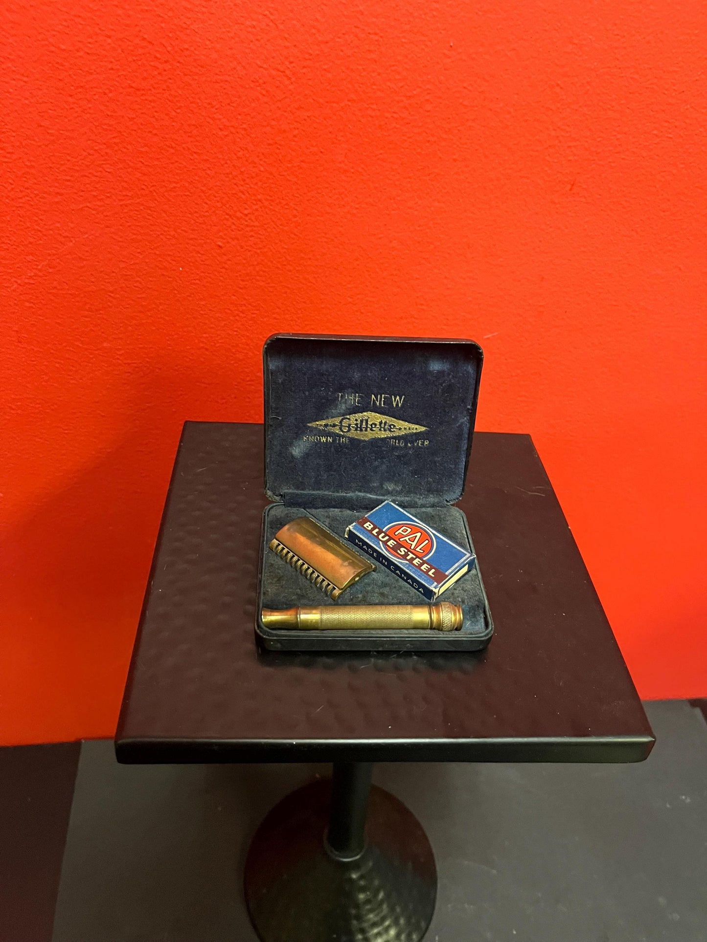 Very cool antique Gillette razor with original blades in like new condition in original box amazing gift - wow