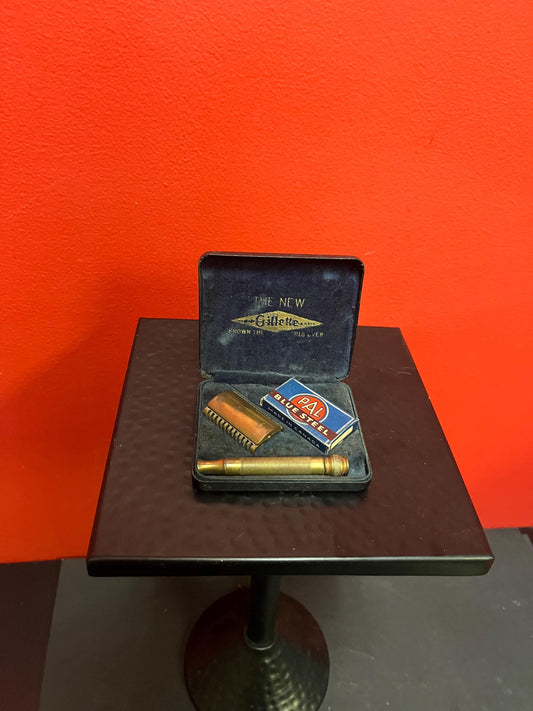Very cool antique Gillette razor with original blades in like new condition in original box amazing gift - wow