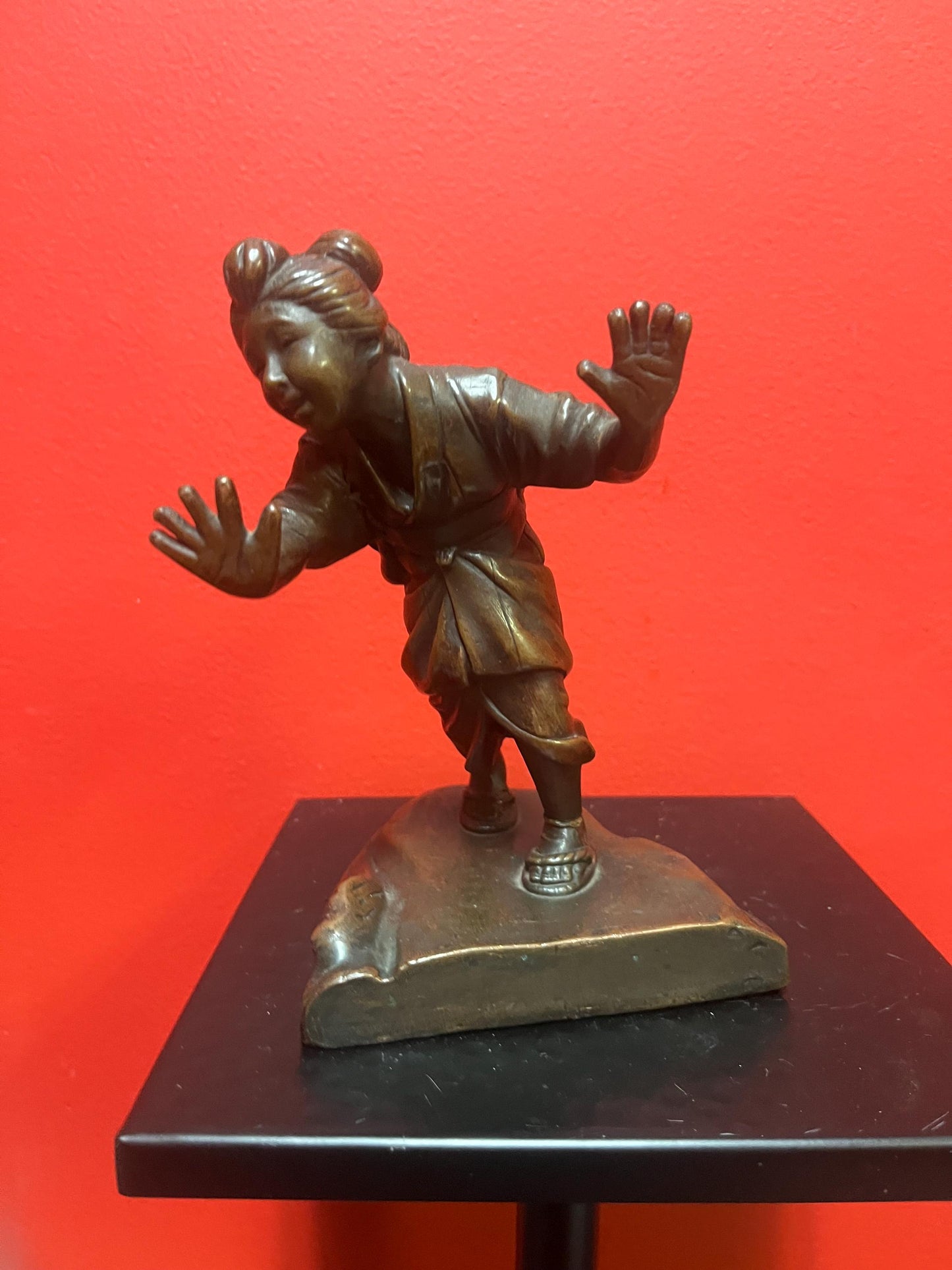 Beautiful 7 inch tall Japanese bronze statue of a lady great patina and detail and perfect for holding up Books