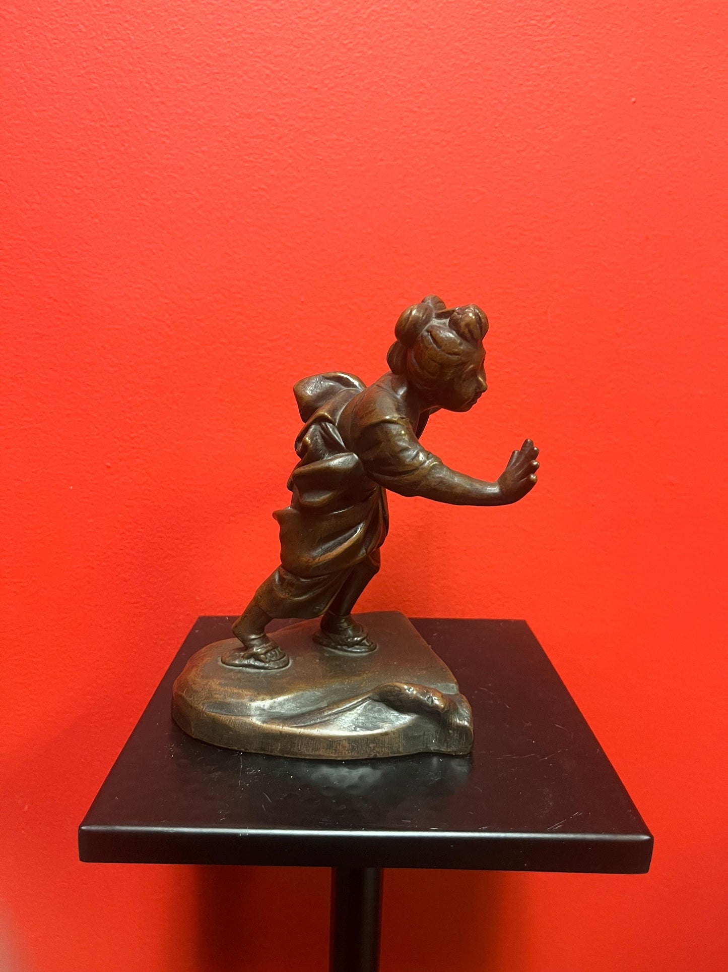 Beautiful 7 inch tall Japanese bronze statue of a lady great patina and detail and perfect for holding up Books