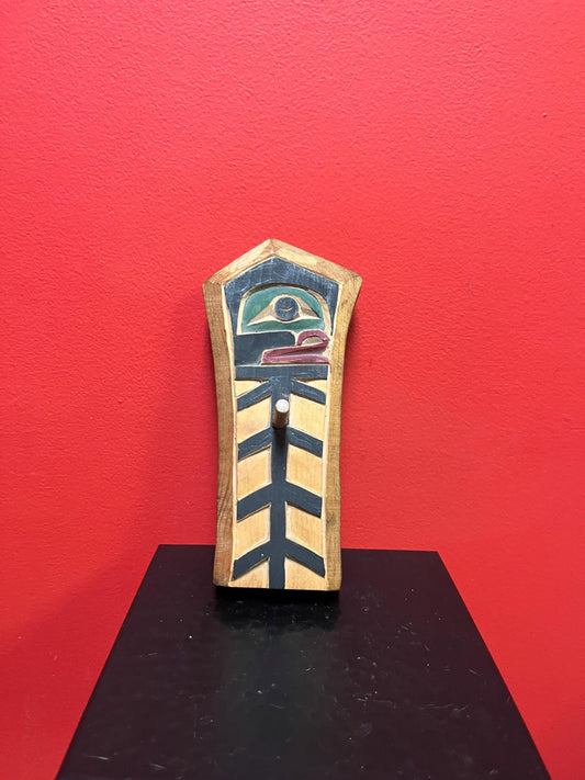 Beautiful indigenous first nations, Pacific Northwest Coast 9 inch frog plaque key holder — Unusual and needs hanger — unsigned