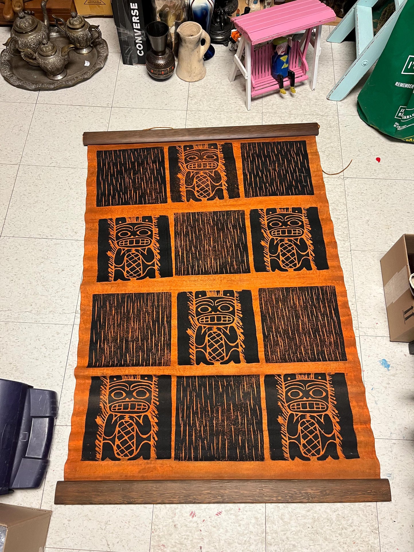 Stunning antique indigenous first nation Pacific Northwest Coast signed wall hanging of bears painted on fabric 51 x 36“ needs hanger