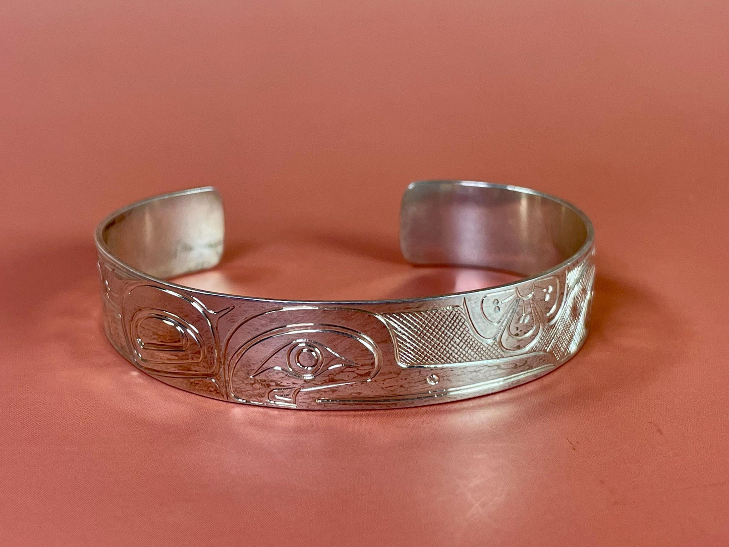 Stunning 2 1/2 inch wide indigenous first nations northwest coast Sterling Tony Hunt hummingbird bracelet amazing detail