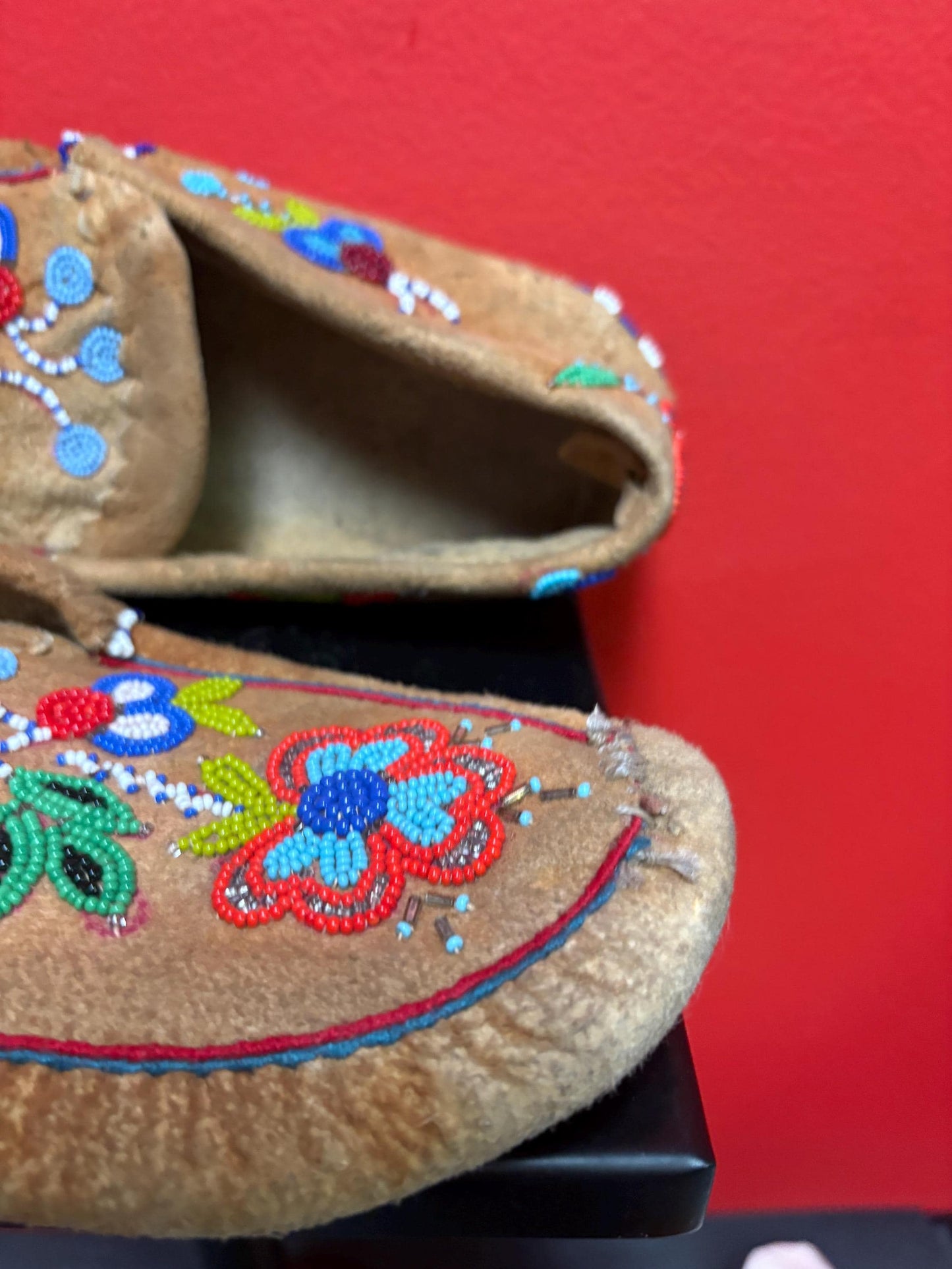 Lovely 9 1/2 x 3 1/2 x 2 1/2 high indigenous first nation Cree  coast leather and beaded moccasins antique beauties - Great condition