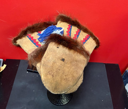 Lovely indigenous first nations leather and beaded gloves in good condition - value priced  9.5 x 5  good antique  condition