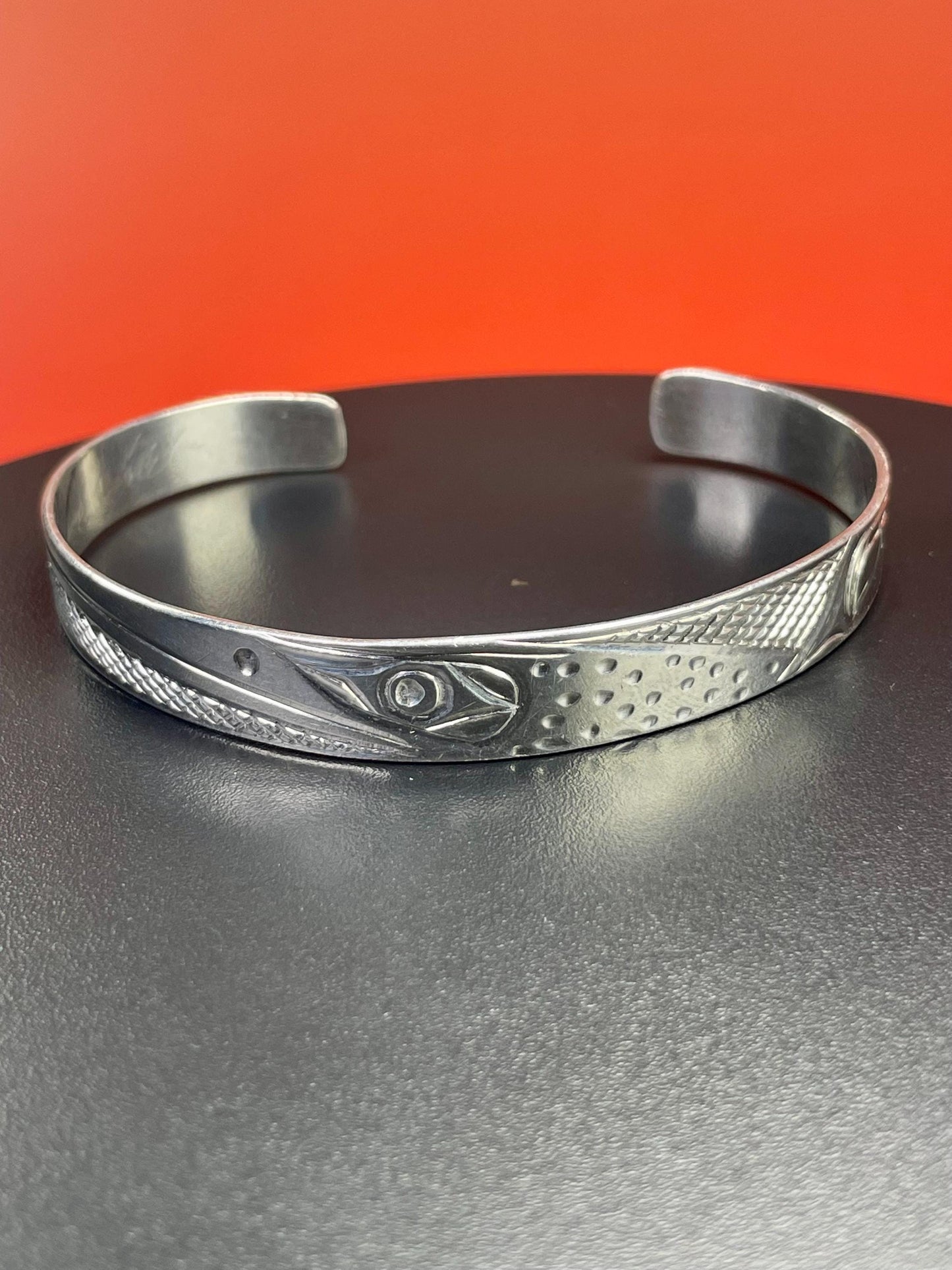 Stunning 2 1/2 inch wide indigenous first nations northwest coast Sterling Solomon Seaweed Hummingbird bracelet amazing detail