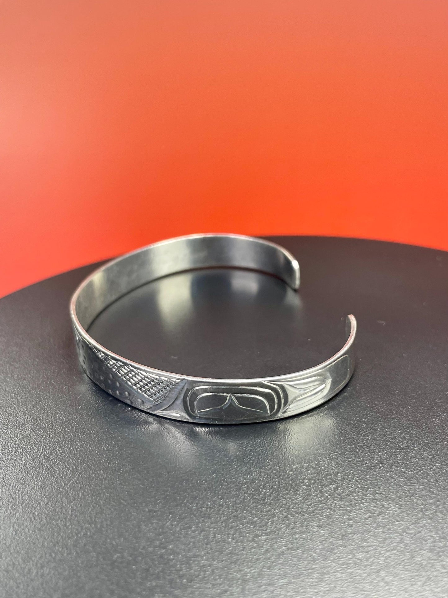 Stunning 2 1/2 inch wide indigenous first nations northwest coast Sterling Solomon Seaweed Hummingbird bracelet amazing detail
