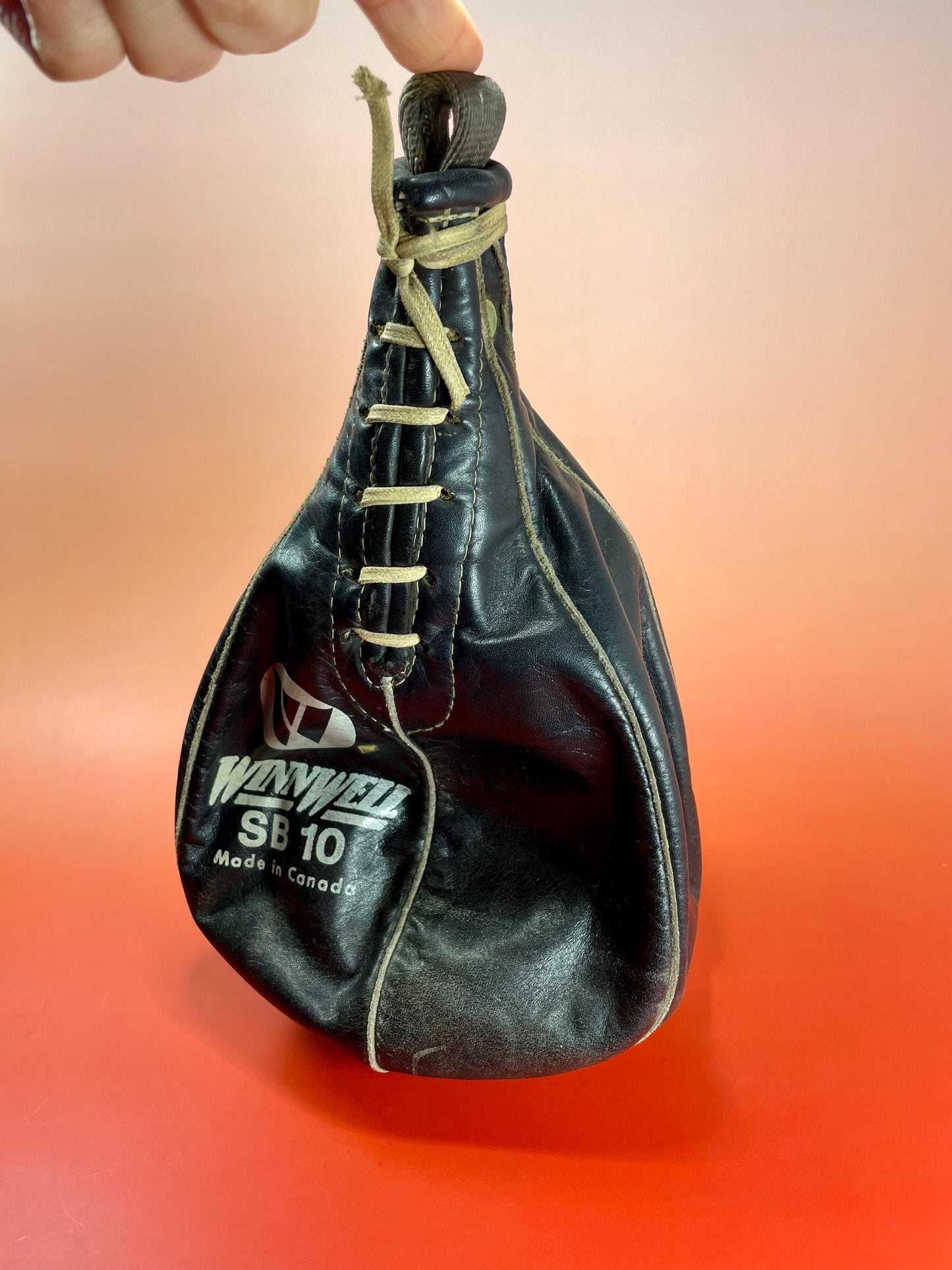Vintage Winnwell SB 10 Leather Speed Bag Classic Canadian Boxing Collectible